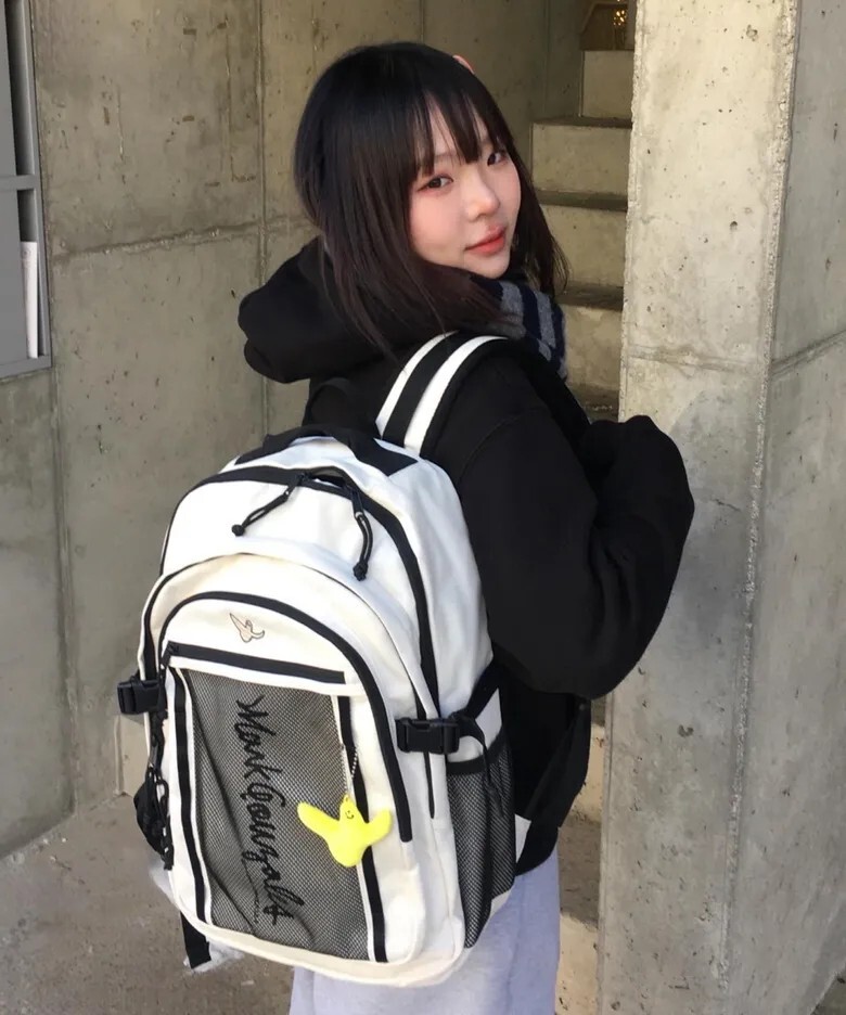 【OWN】Mark Gonzales 後背包 多夾層 機能 小飛人 小天使 韓國小黃人 黑色 米白