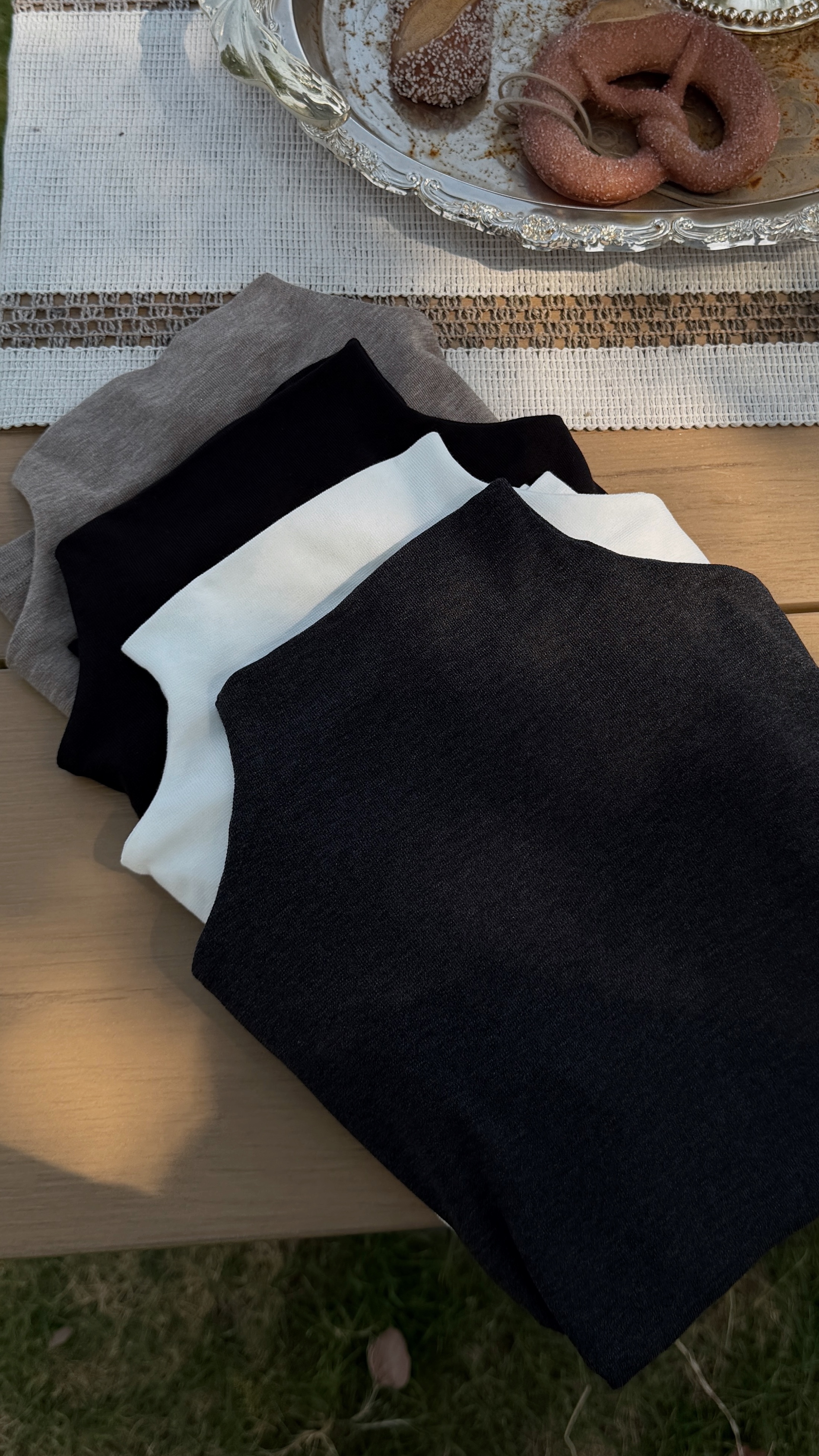 霧秋微領羊絨打底短袖上衣（ 4 colors )