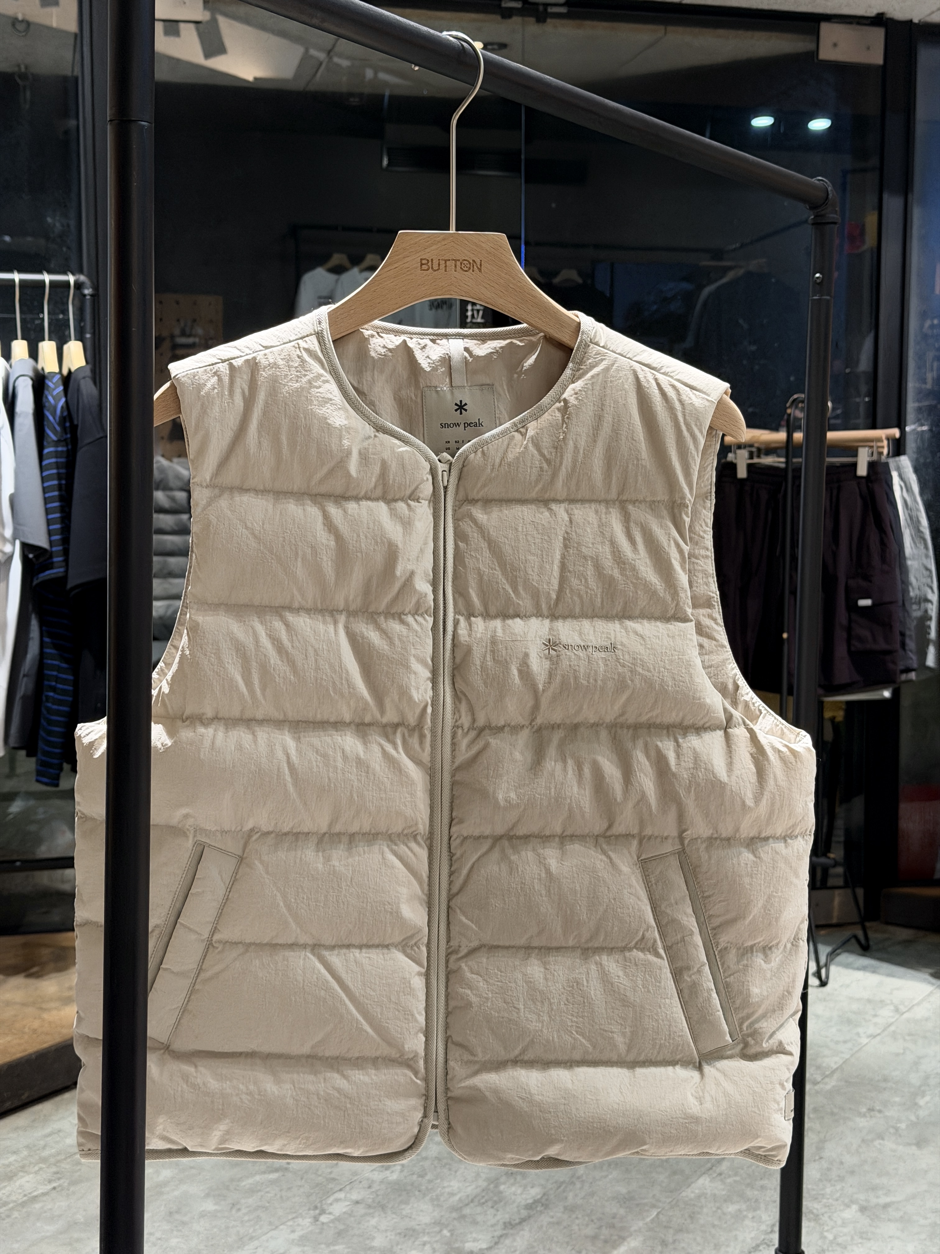 Snow Peak Land Women Light Down Vest 女款 無領式 輕羽絨 背心 S25WWGDV61