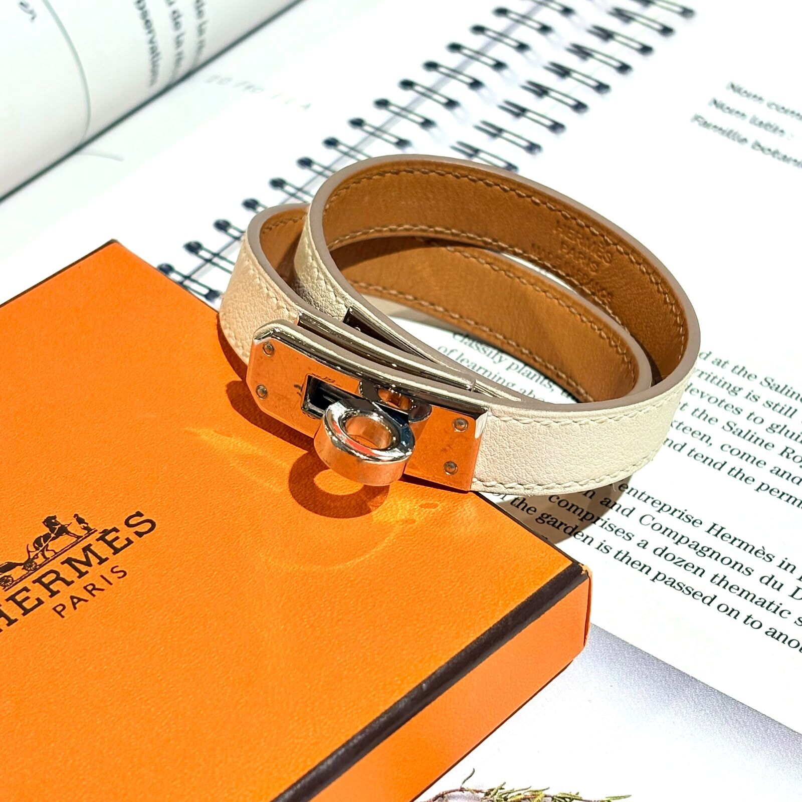 95%NEW二手HERMES 手帶 T2 奶昔白Swift皮/銀扣 Kelly Double Tour bracelet  #香榭站正品