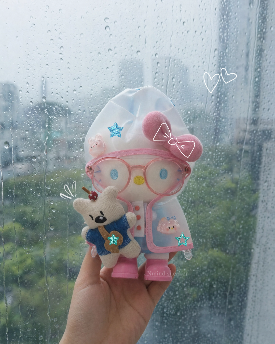 <雨天kitty陪妳💎> 穿雨衣的凱蒂 凱蒂掛娃 愛心掛勾 可加購可愛寶石貼
