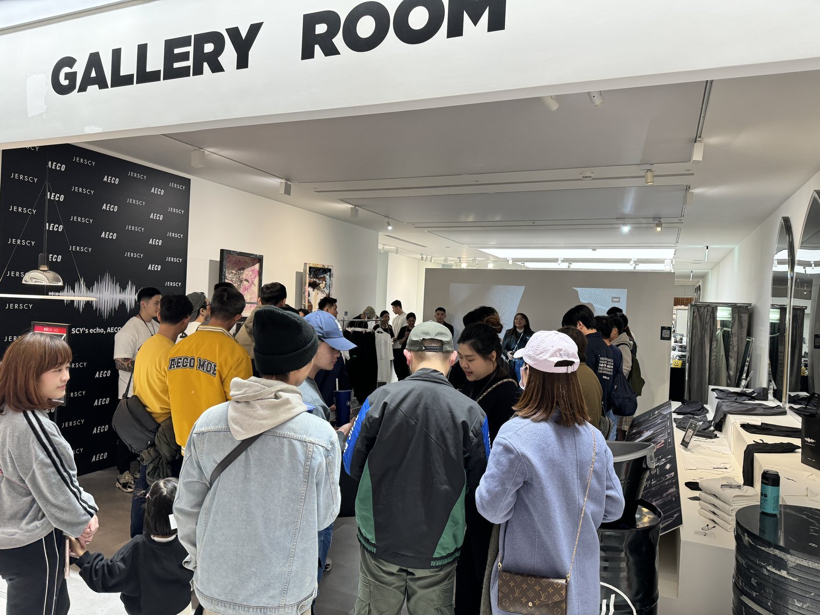Jerscy x AECO 一日快閃現場，Gallery Room 擠滿參與的朋友