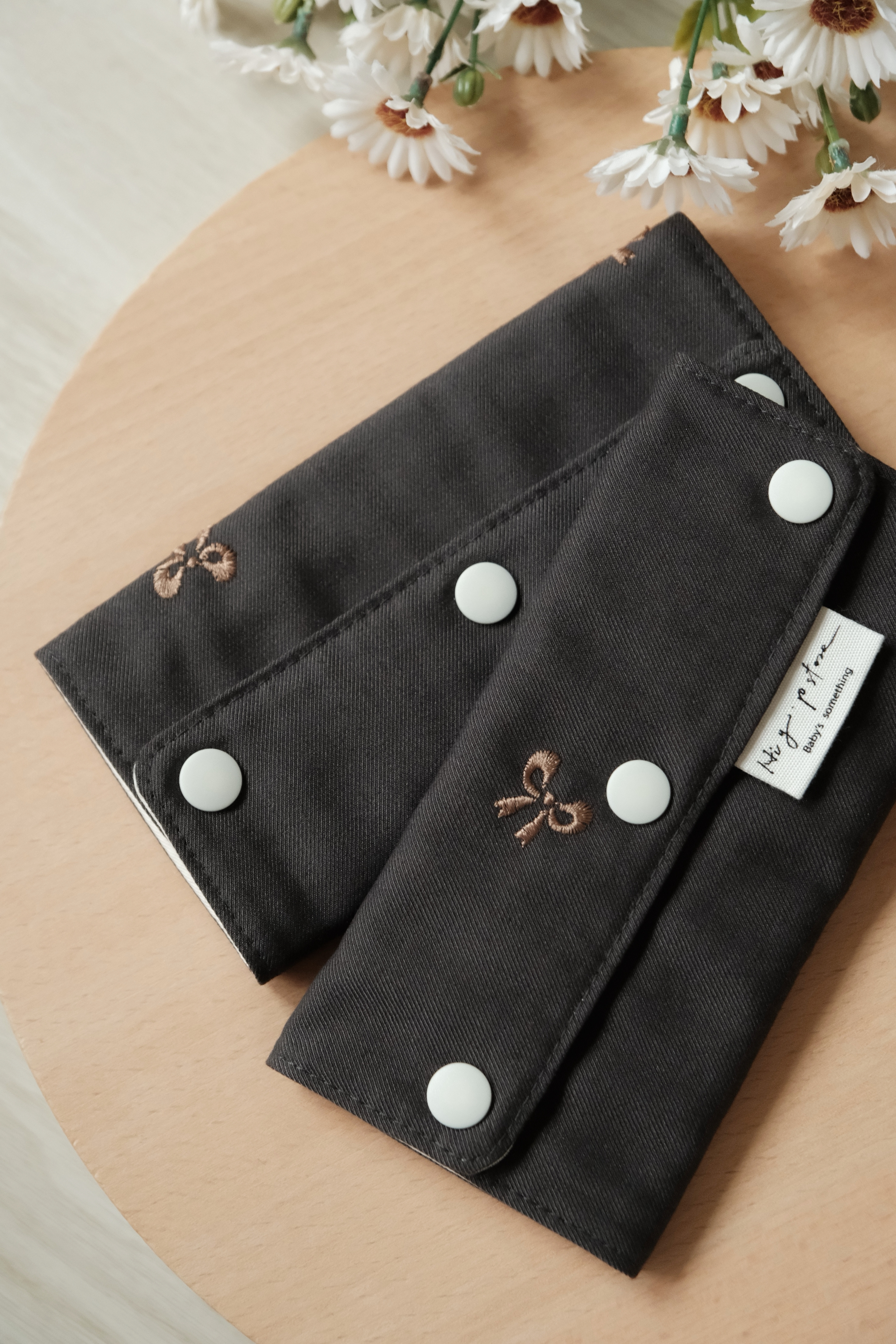 Hi Y.P store-揹巾口水套-刺繡蝴蝶結