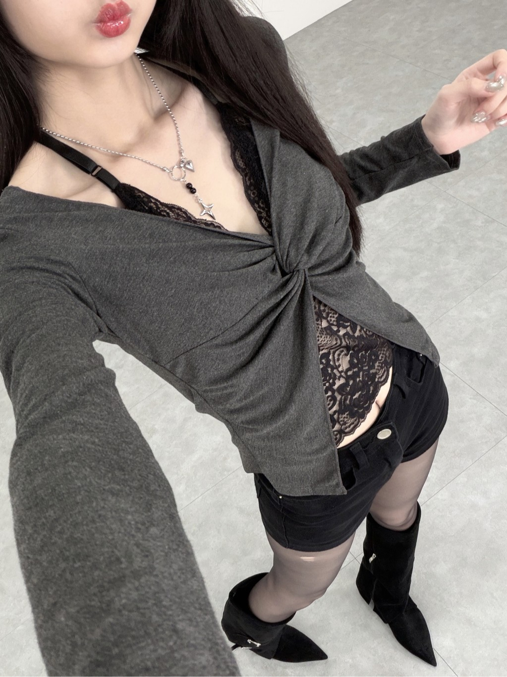 A0429-A14 蕾絲掛脖內衣胸扭結假兩件上衣