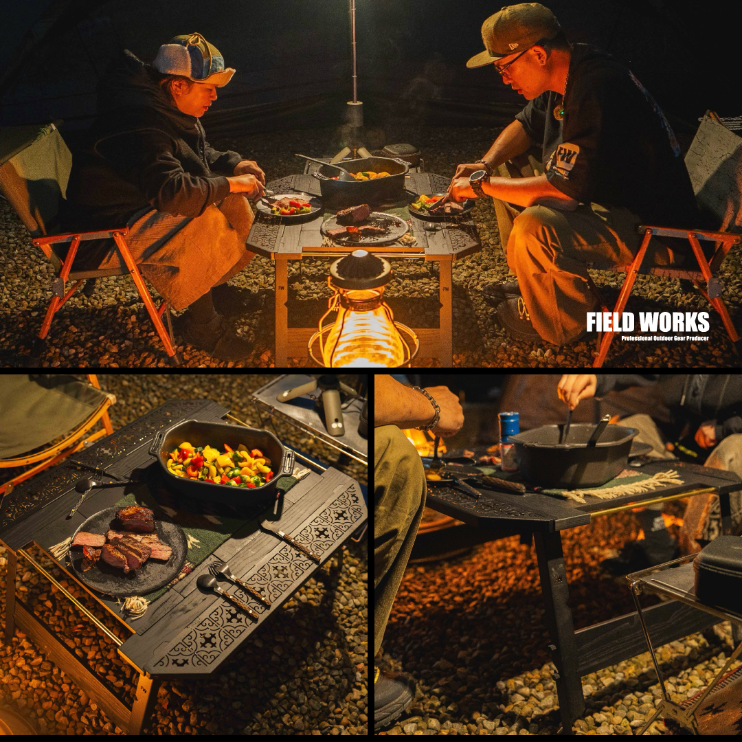 情境照：營地夜晚兩人圍著井桌 2.5 用餐，鑄鐵鍋與鏤空鐵桌板配置