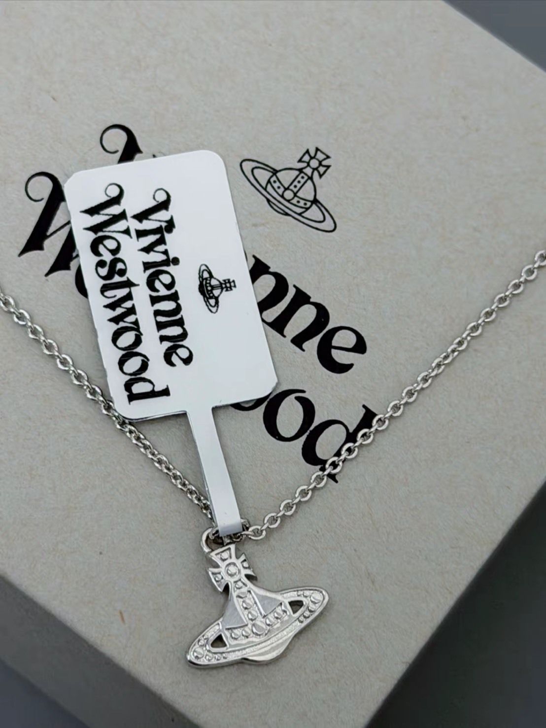 VIVIENNE WESTWOOD 西太后 MARINETTA 平面土星吊墜項鍊