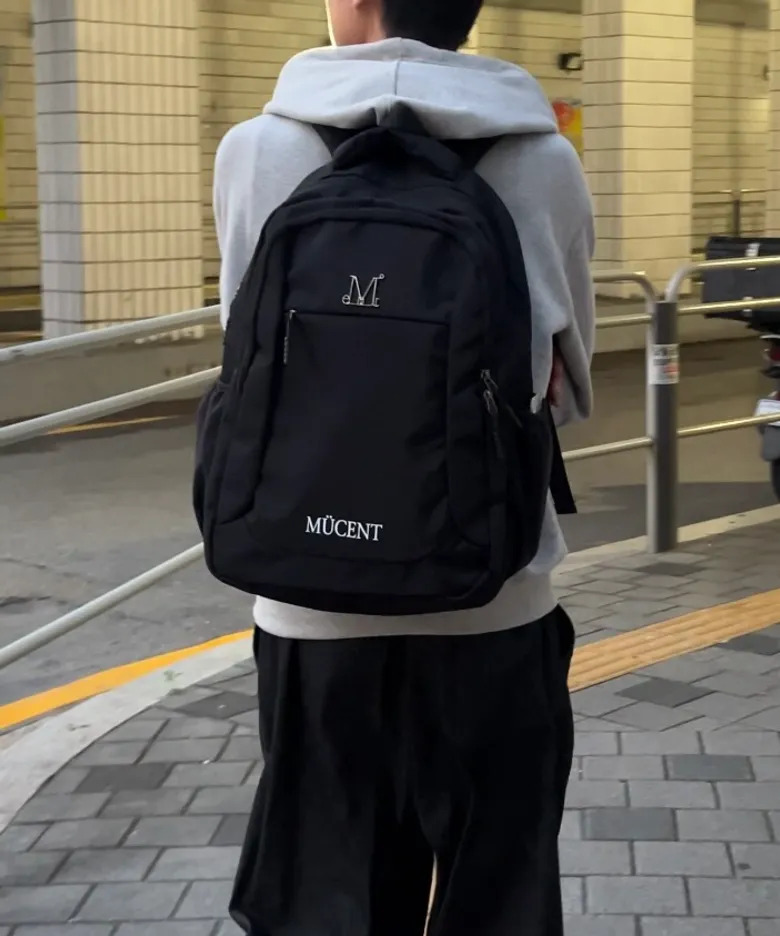 <現貨> Mucent Mikey 金屬 LOGO 標誌 後背包