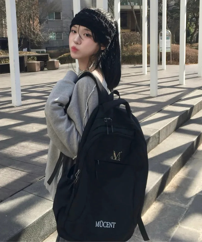 <現貨> Mucent Mikey 金屬 LOGO 標誌 後背包