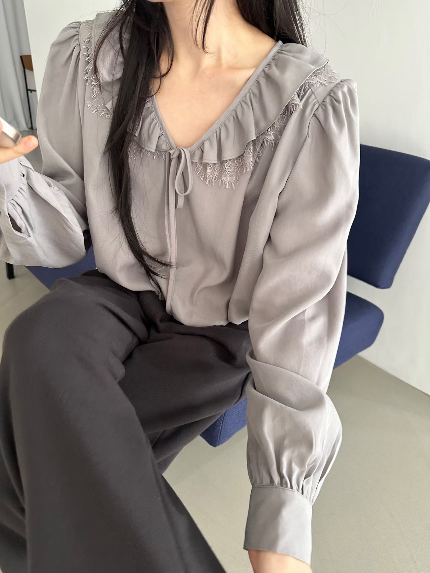 前縮襬綁帶蕾絲領襯衫