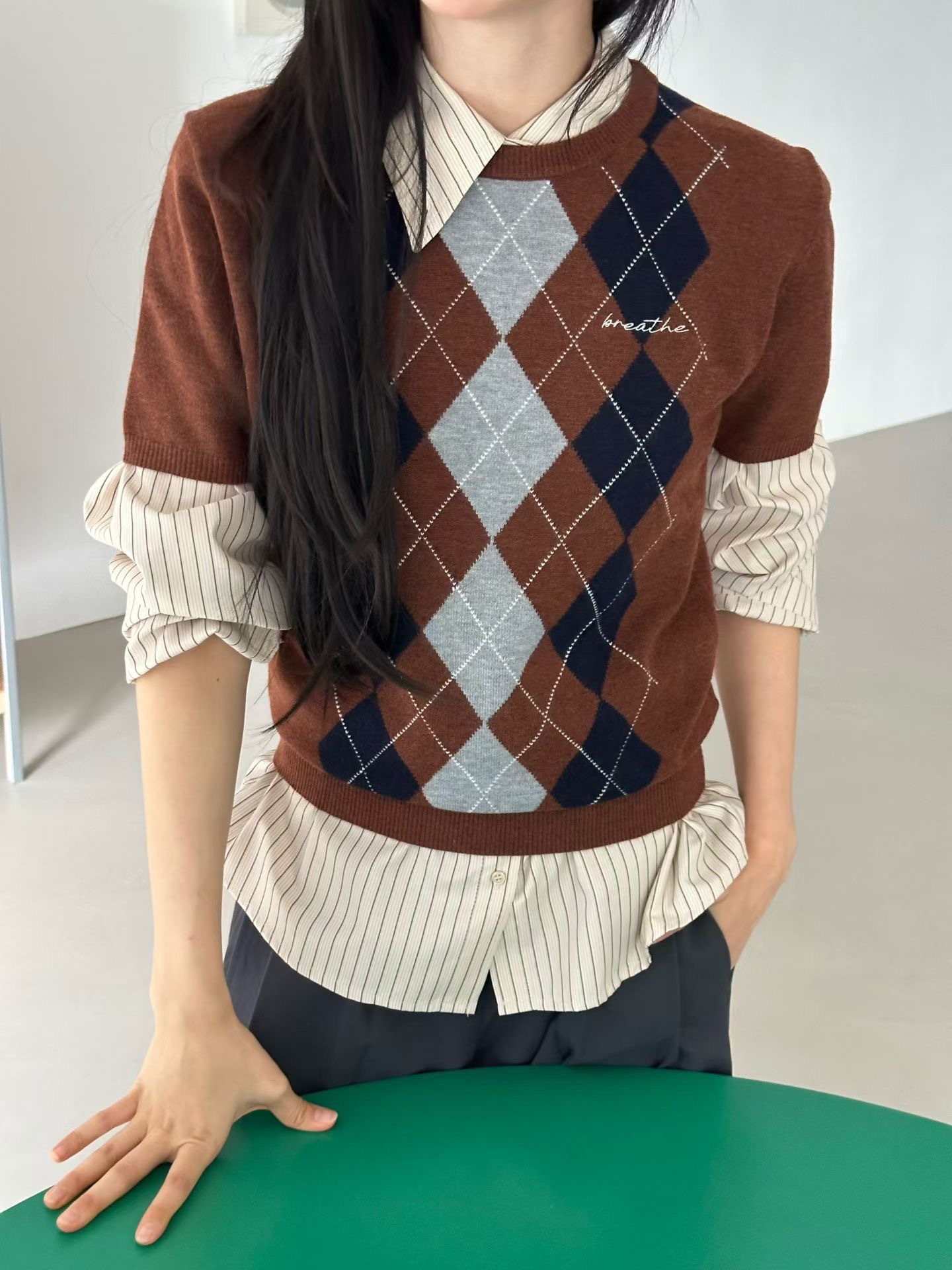 短袖菱格簽字針織衫