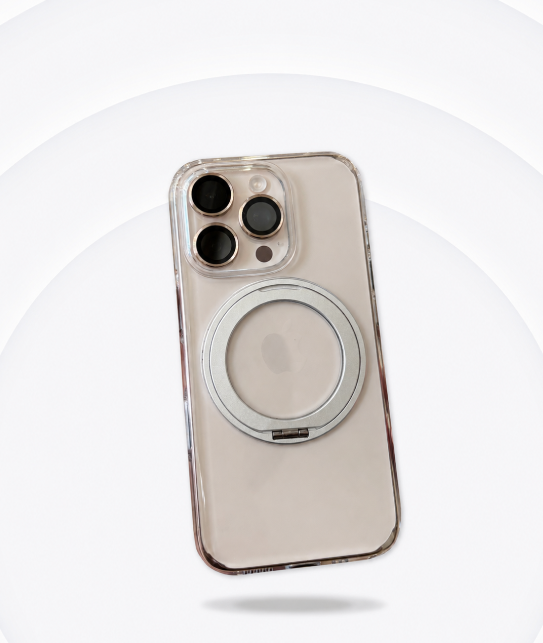 米白色 iPhone 裝上 YU 360°無段支架手機殼，背面銀色金屬指環支架展開