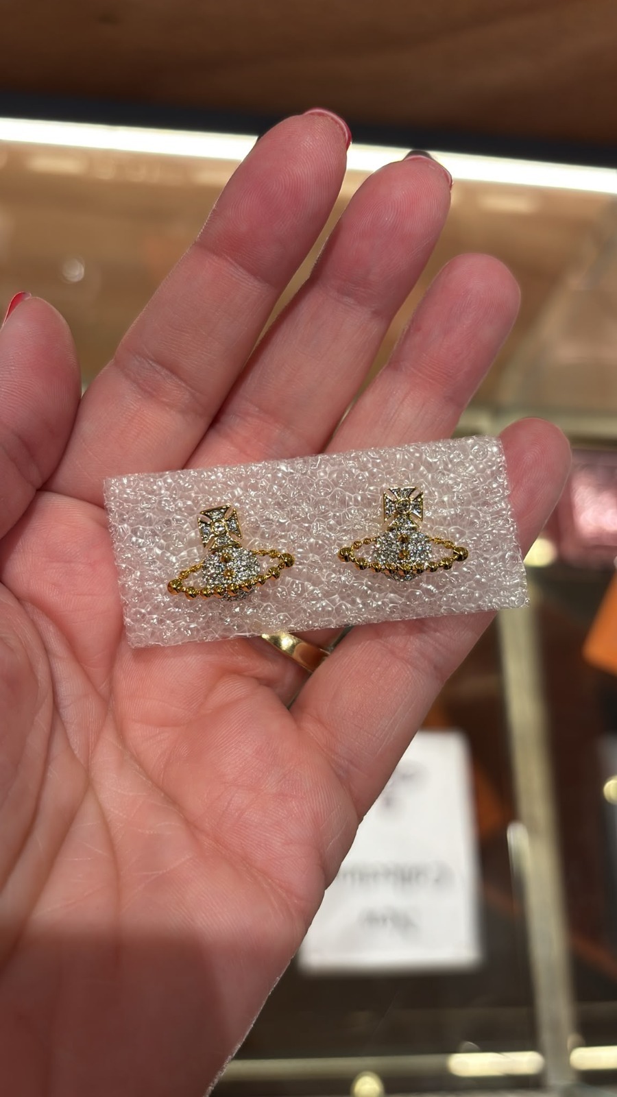 LYS02401 Vivienne Westwood 浮雕閃鑽金拼銀耳環