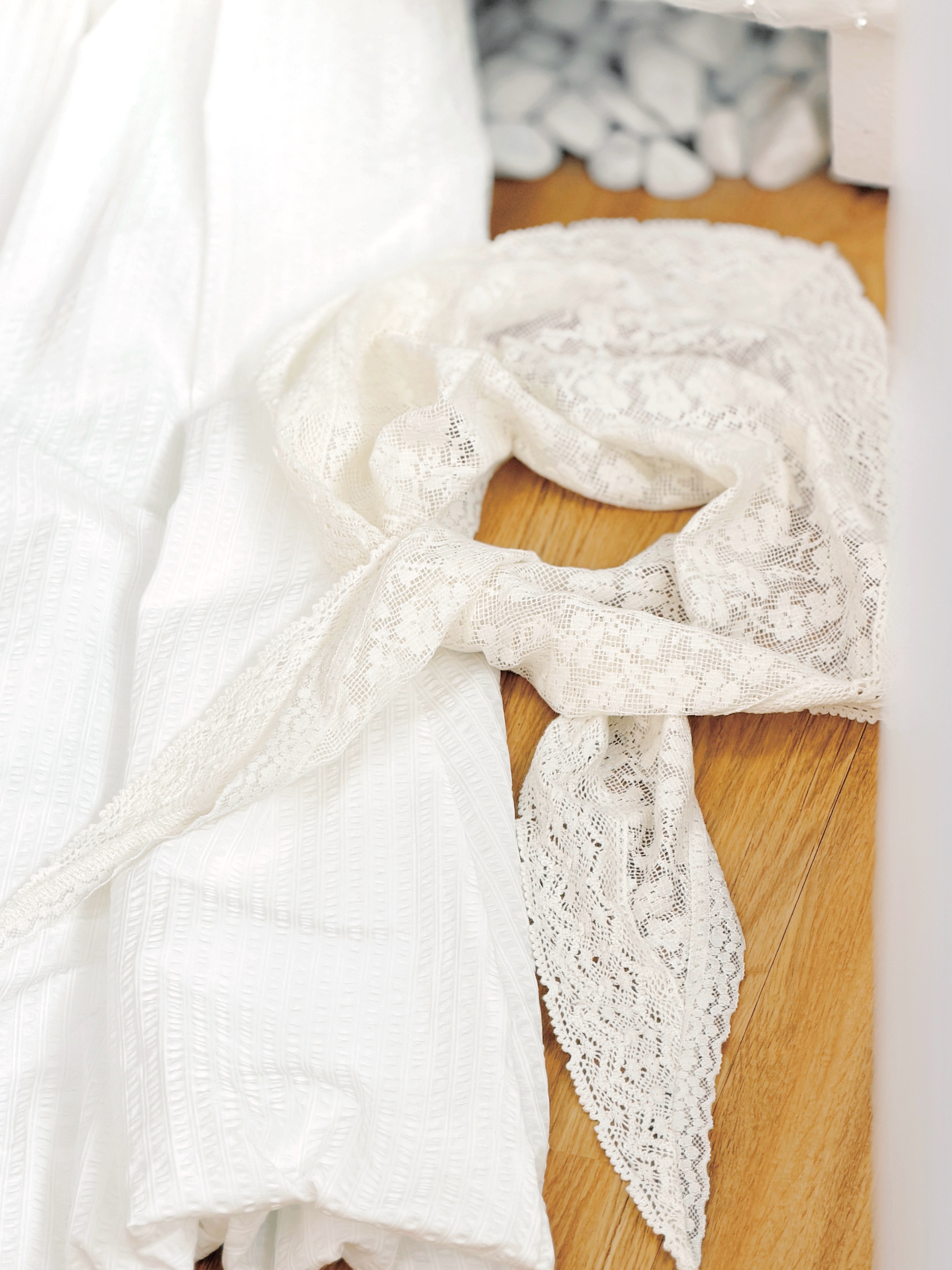 米白色 / 多用途鏤空花樣蕾絲圍巾 / Multi-Wear Floral Openwork Lace Scarf