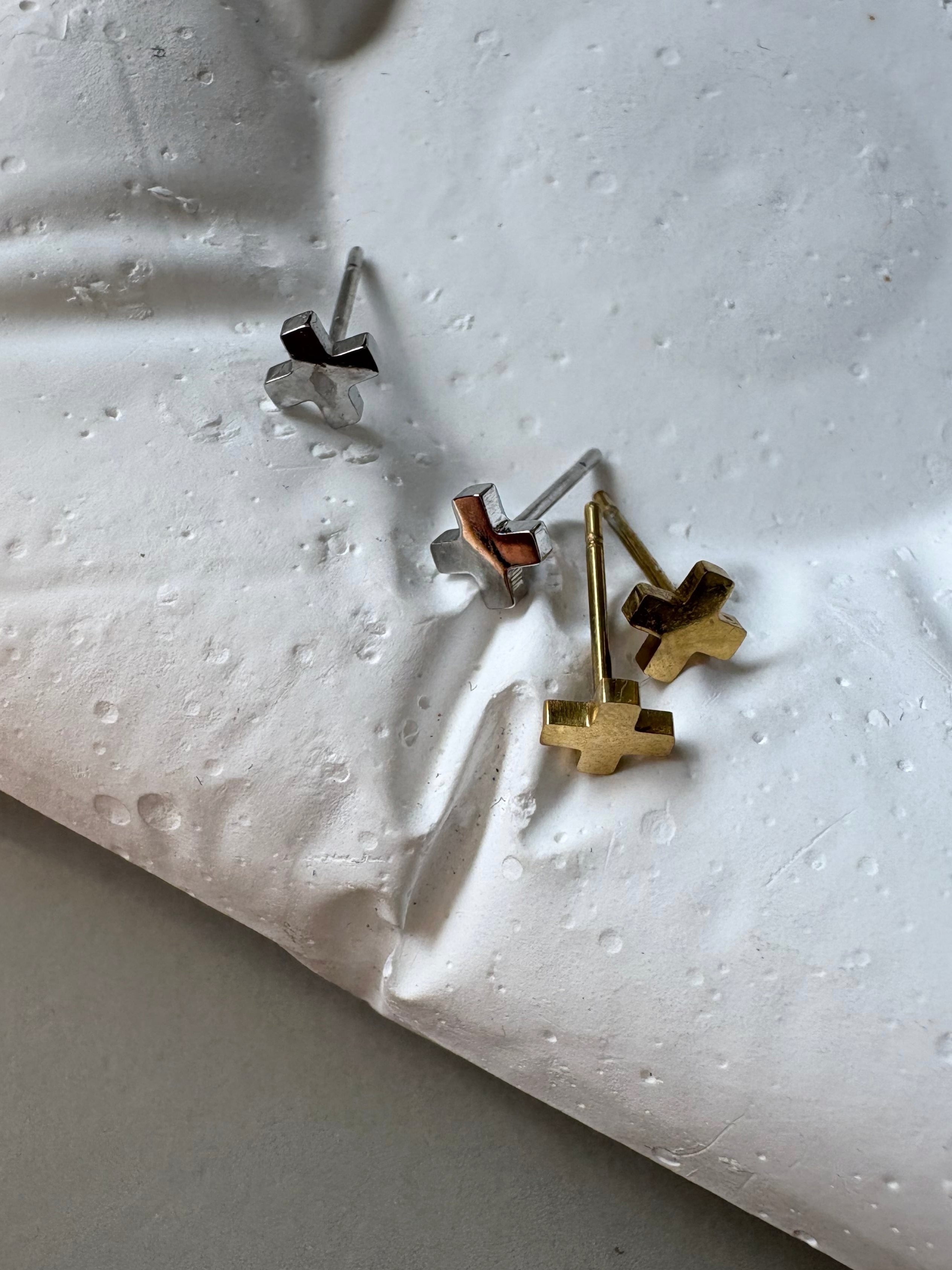 mini cross pierce