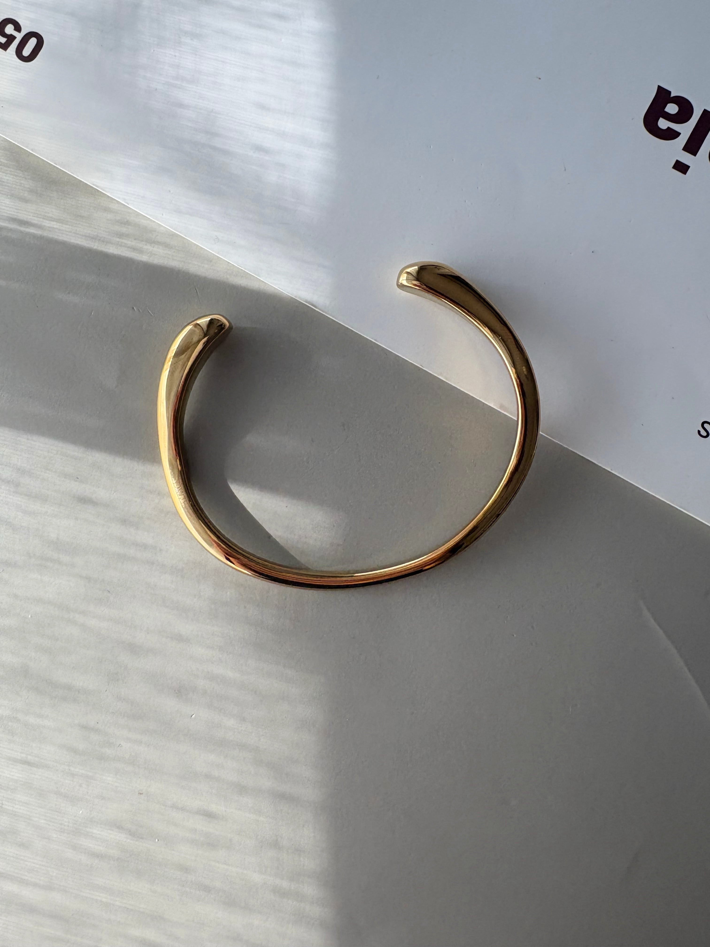 flowing curve bangle
