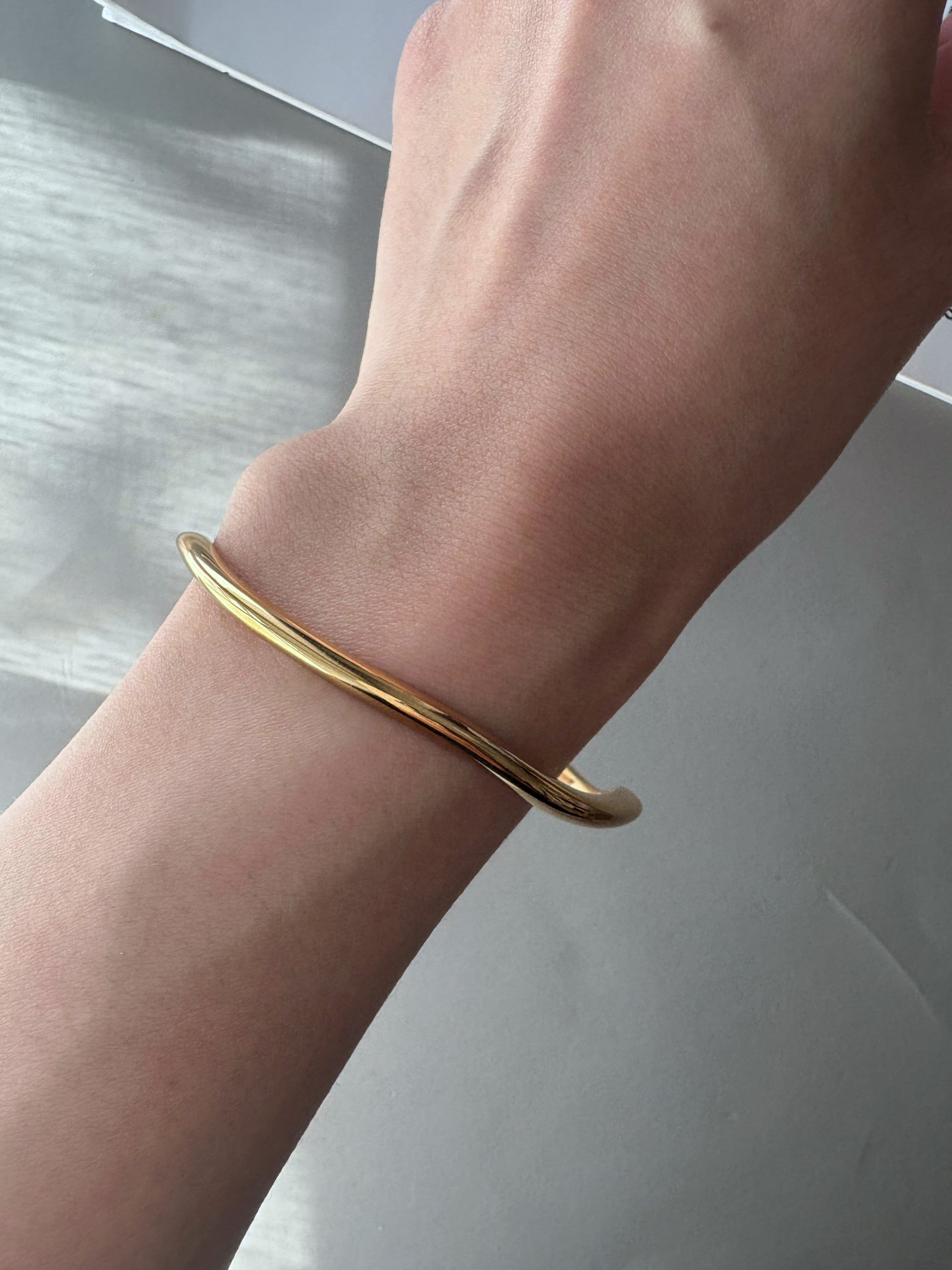 flowing curve bangle