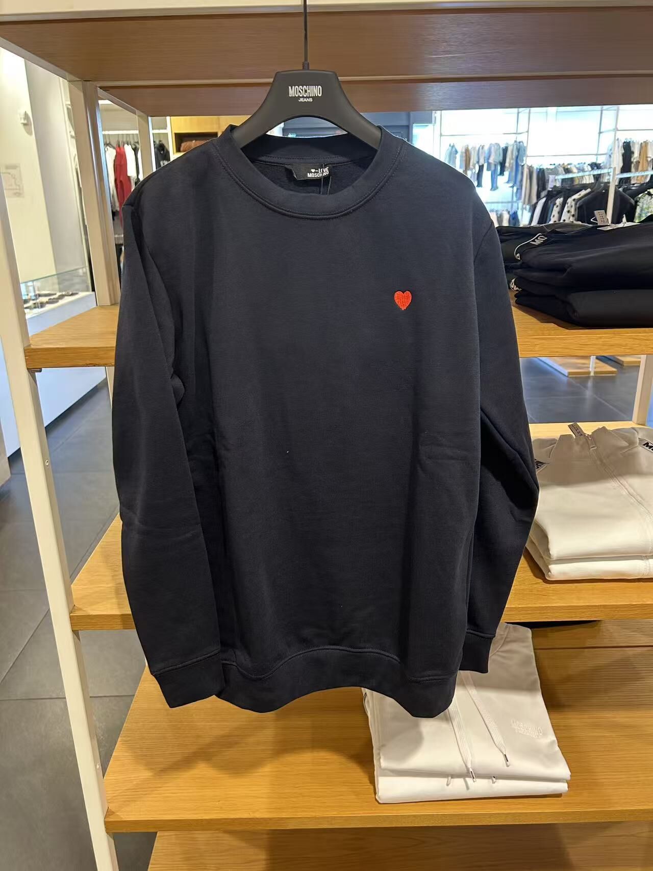 LYS02403 Love Moschino 男裝心心款圓領衛衣深藍色