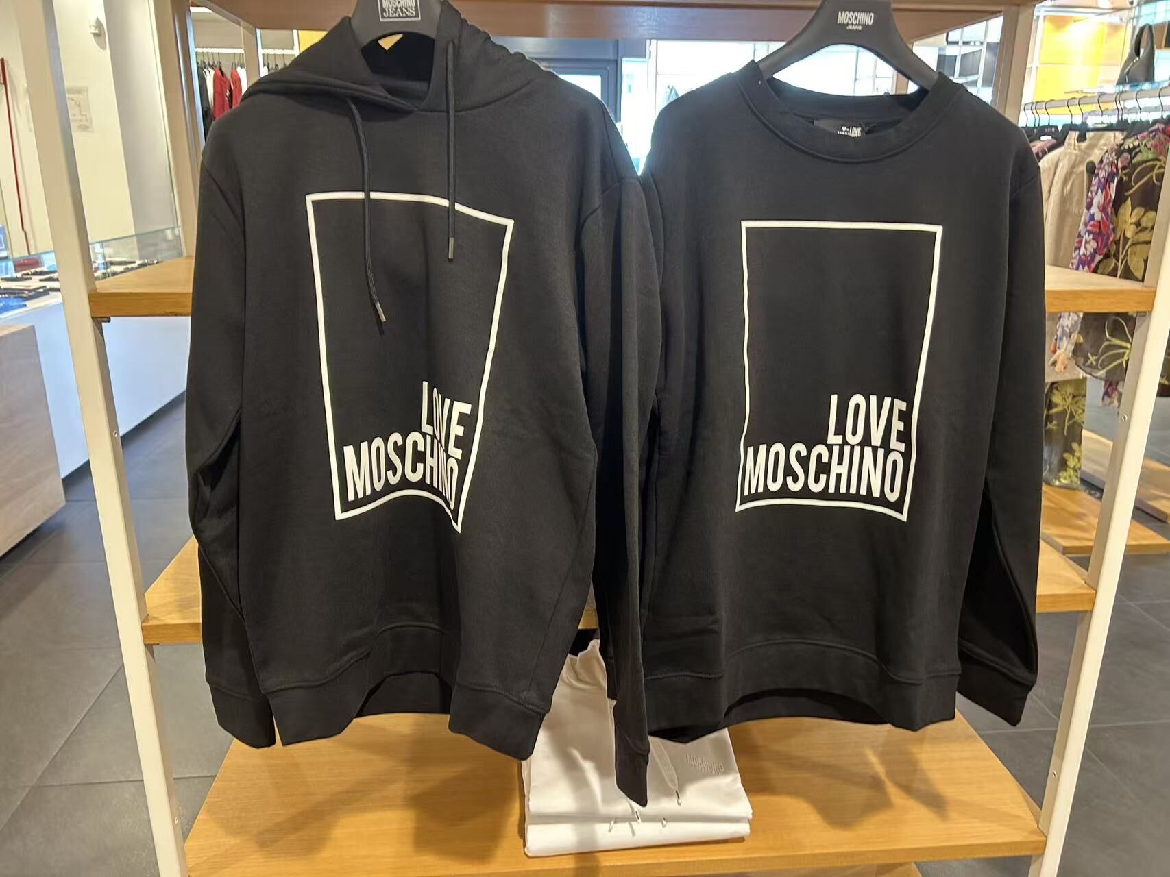 LYS02404 Love Moschino 字母框框衛衣系列