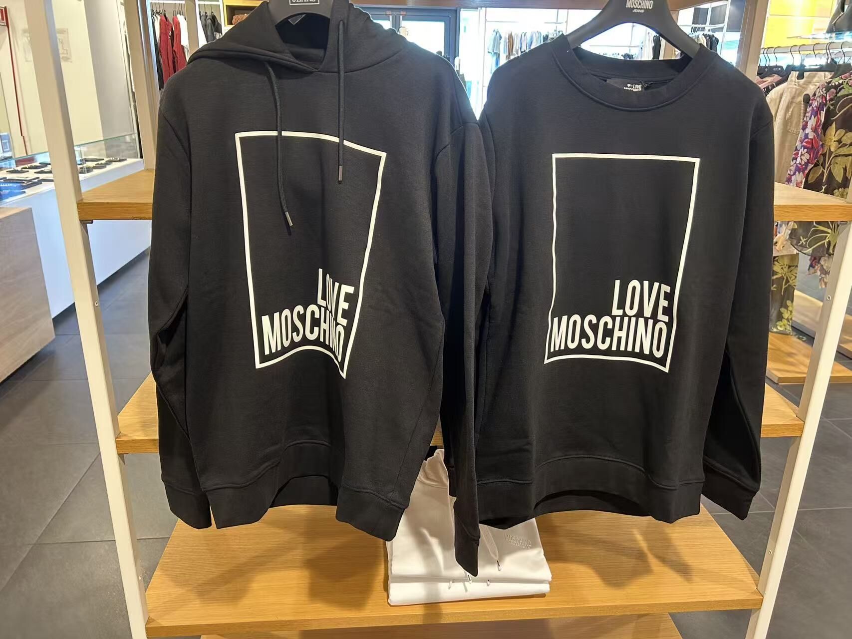 LYS02404 Love Moschino 字母框框衛衣系列