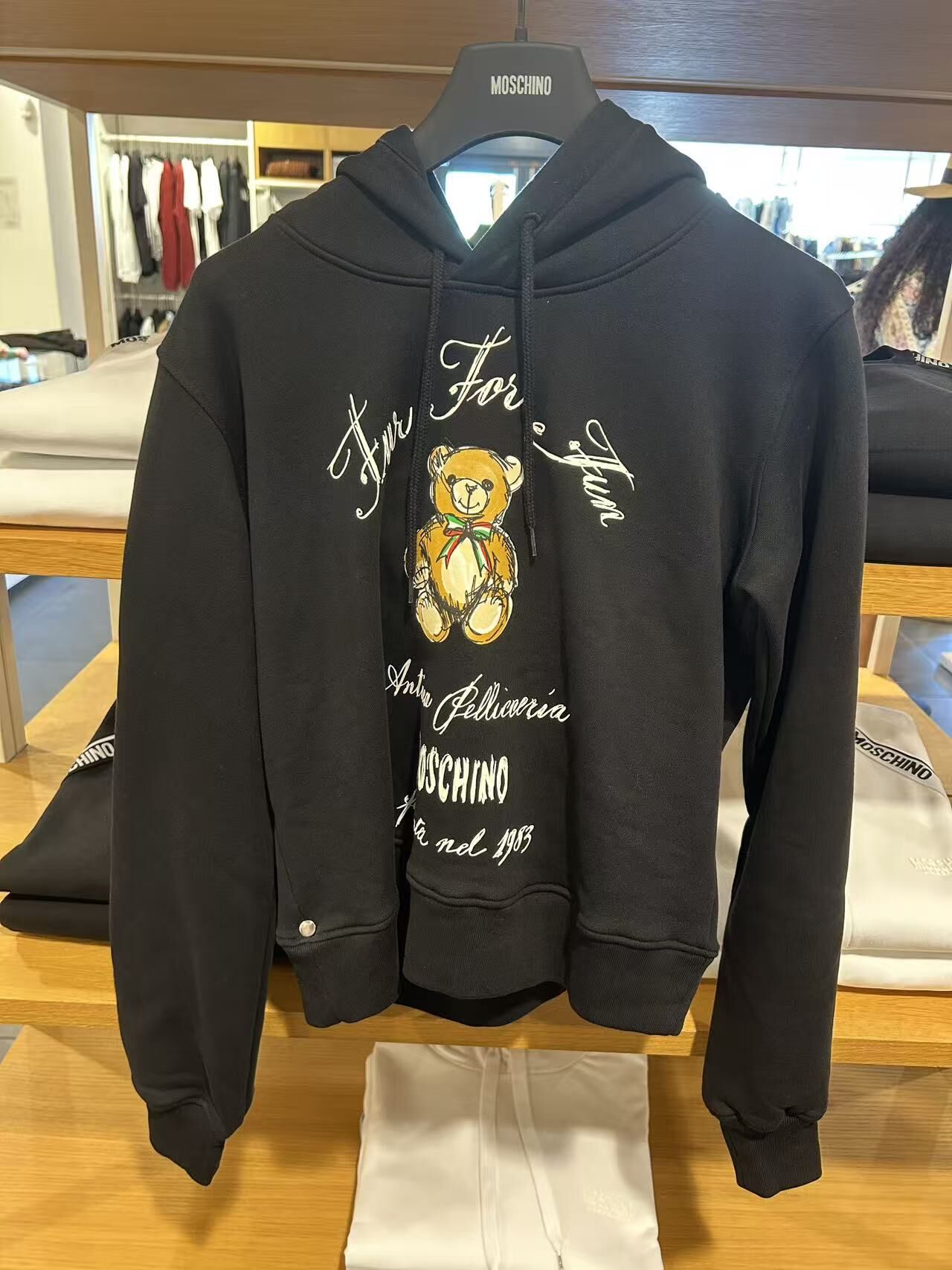 LYS02427 Moschino 女款黑色短版連帽衛衣
