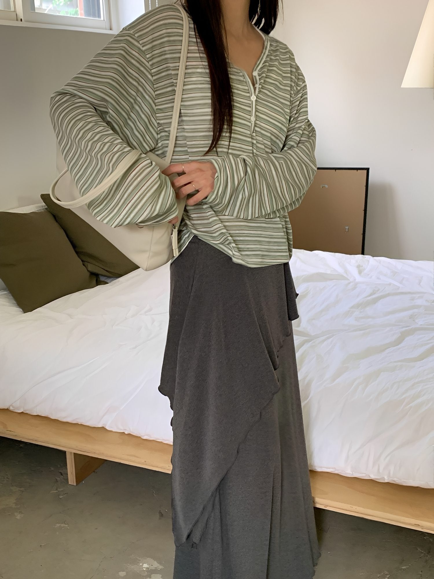 黑條紋罩衫搭配長裙日常穿搭 THankus