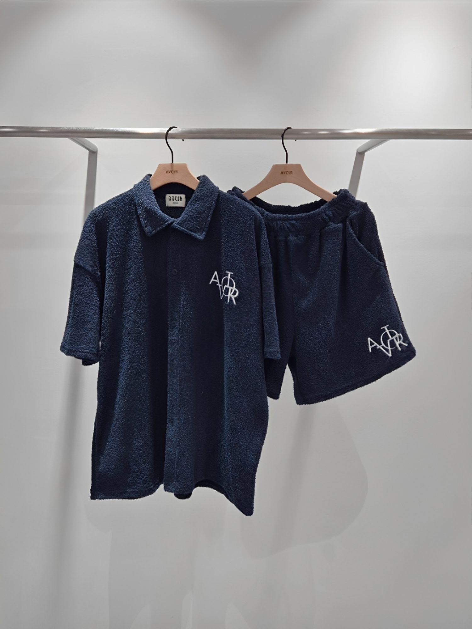米色毛巾布套裝女款正面版型展示 THankus