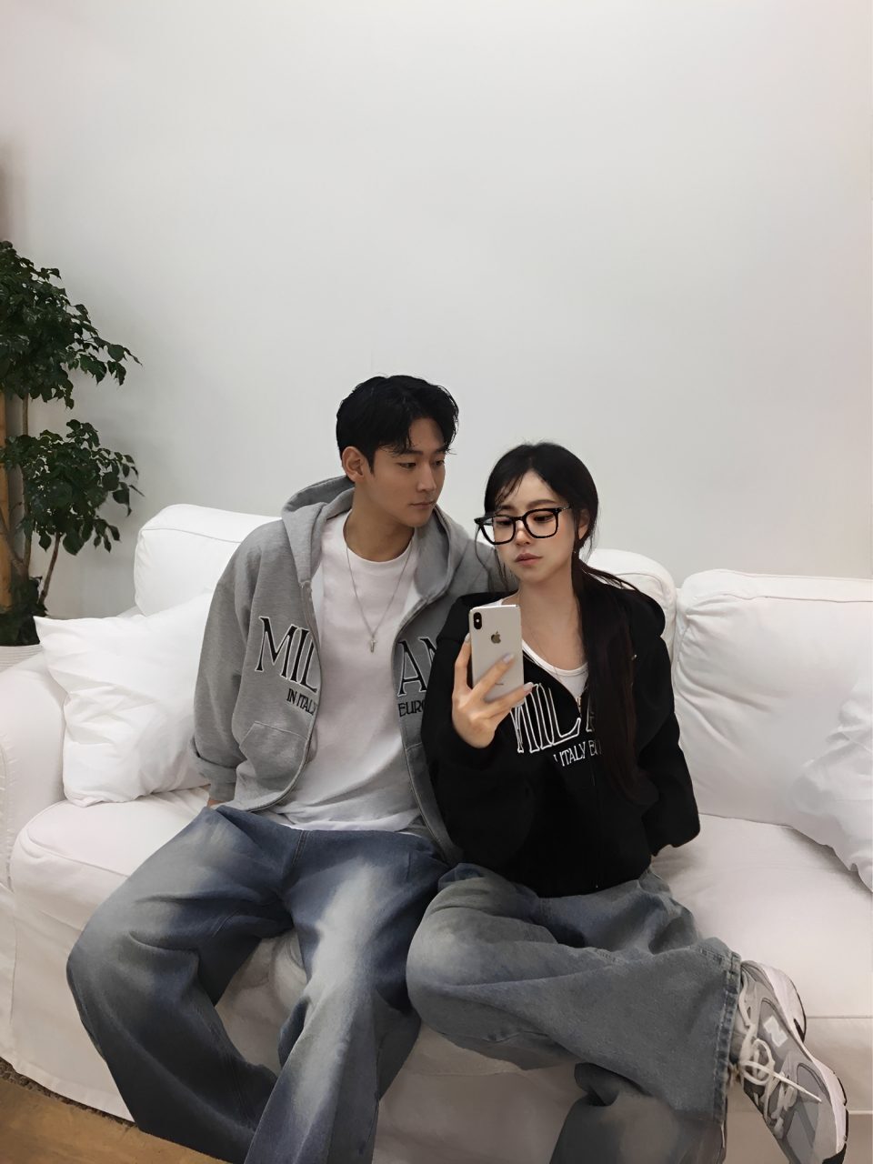 連帽情侶外套同款不同色合照 THankus