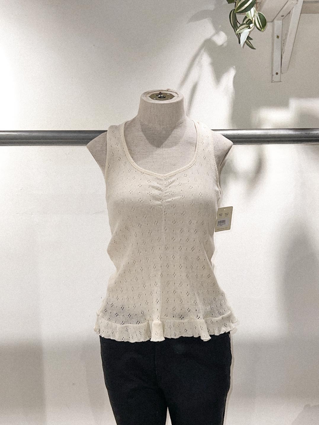 【現貨】Eyelet Ruffle Knit Halter Top