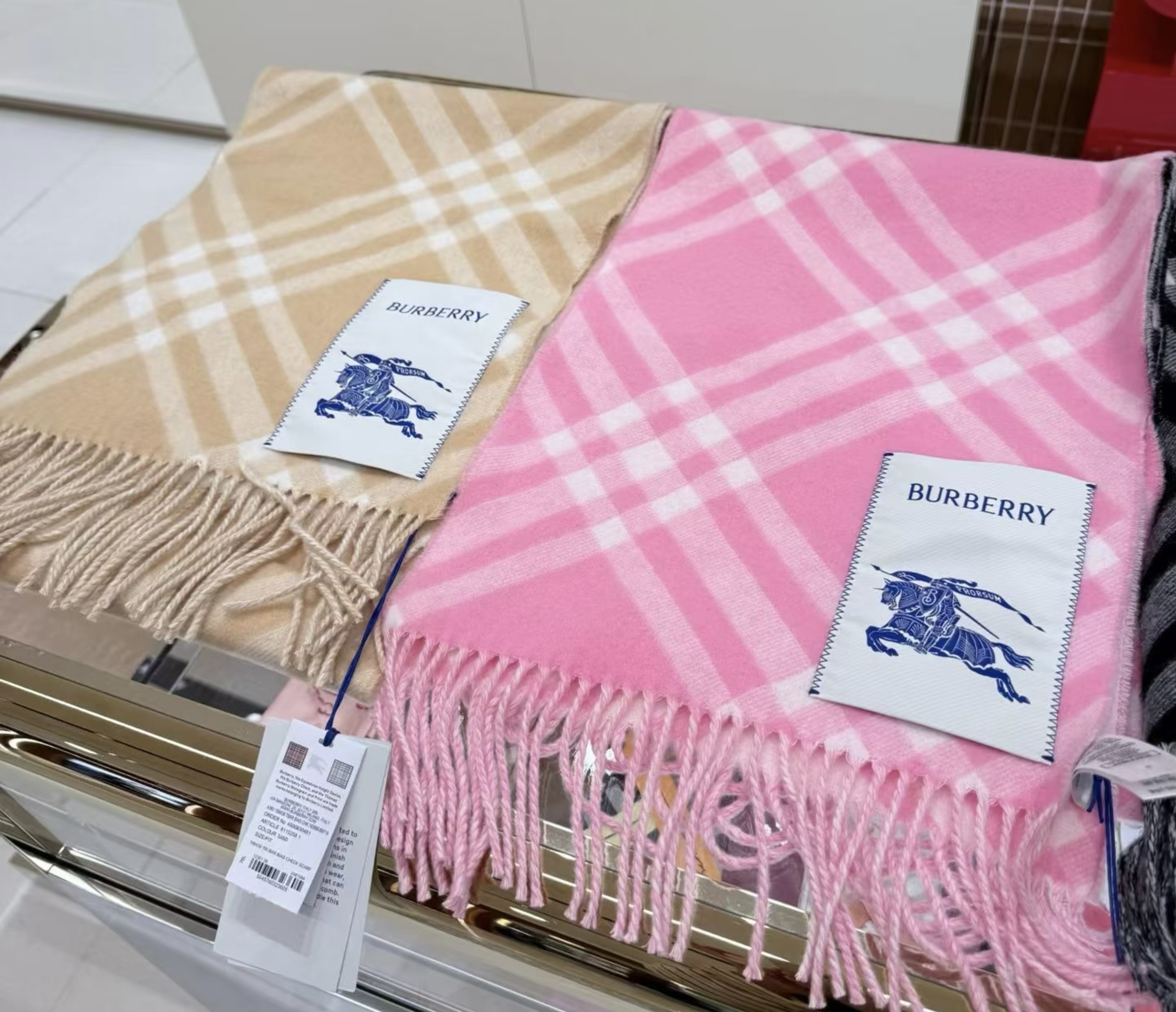 Burberry Classic Check Cashmere Scarf in Sugar Pink 經典格紋羊絨頸巾蜜糖粉色