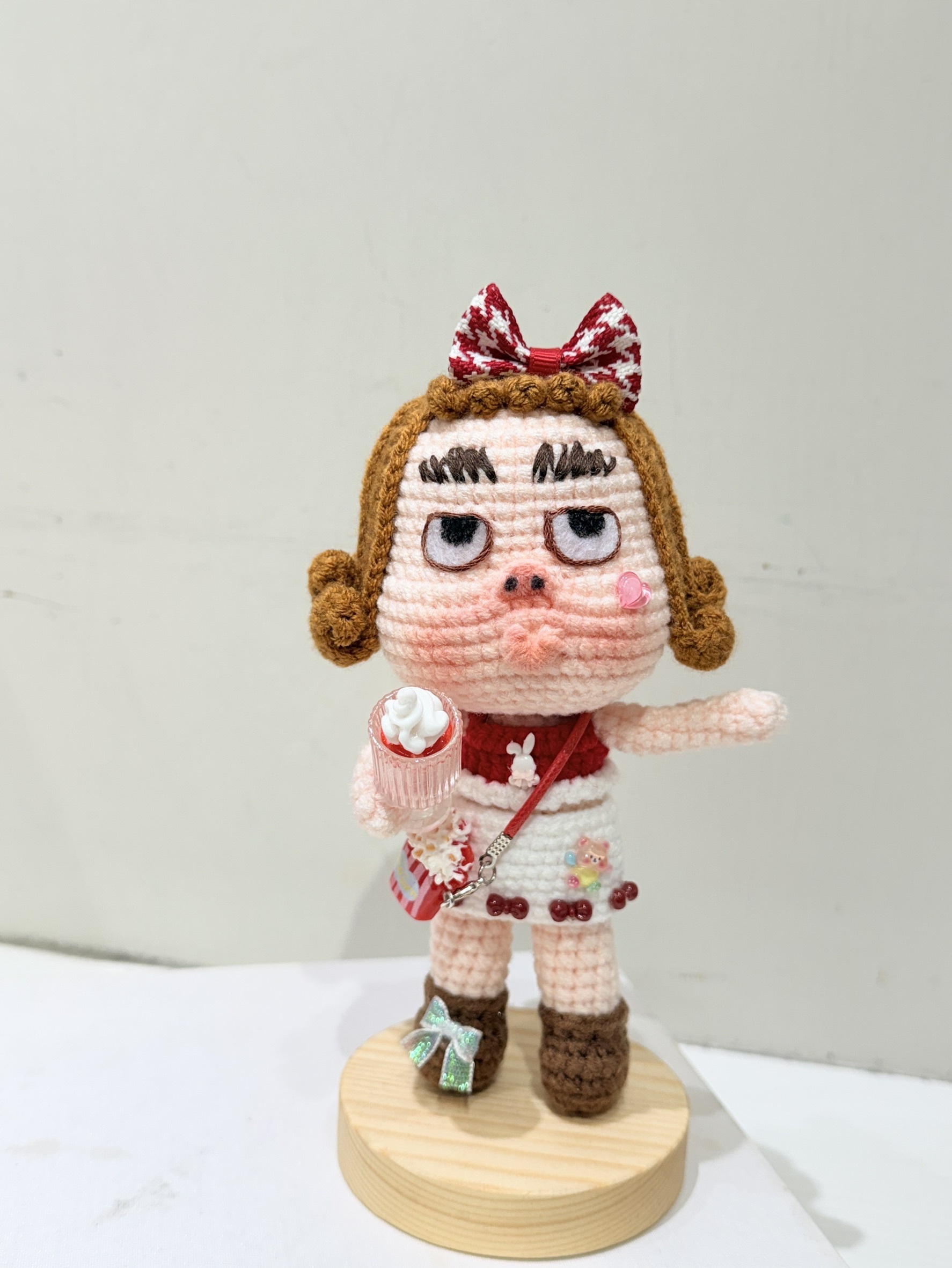 美式紅白店長醜娃吊飾((不列入會員折扣))