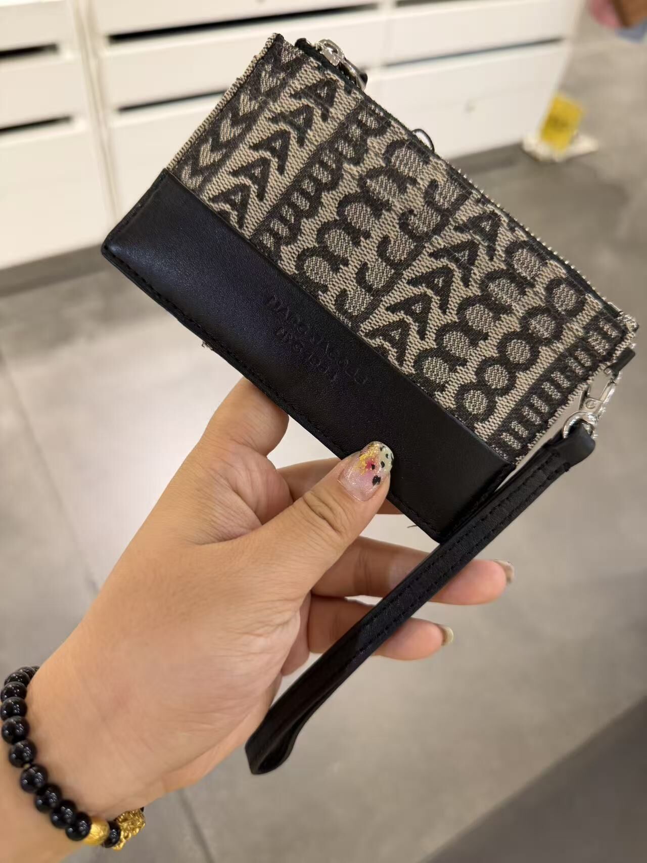 【直播】Marc Jacobs LX082779 老花織布拉鏈卡包