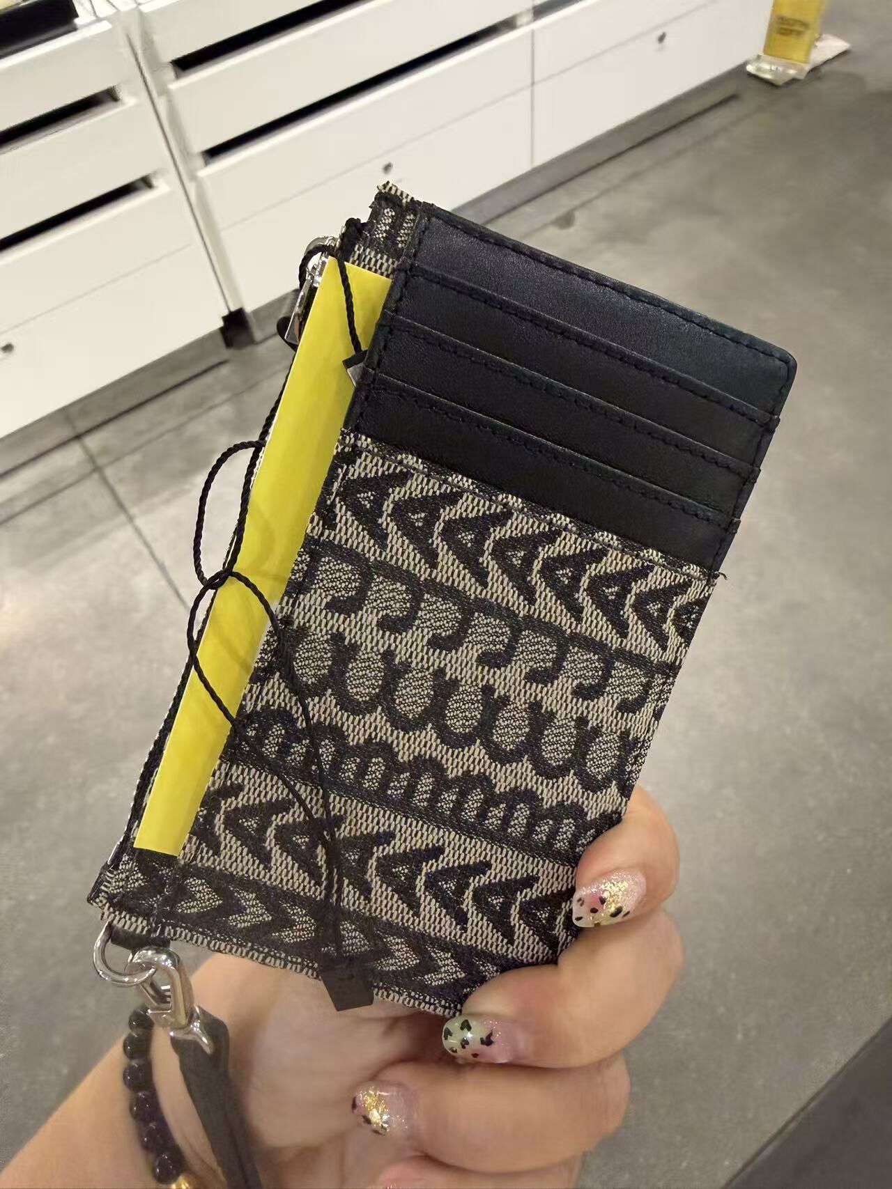 【直播】Marc Jacobs LX082779 老花織布拉鏈卡包