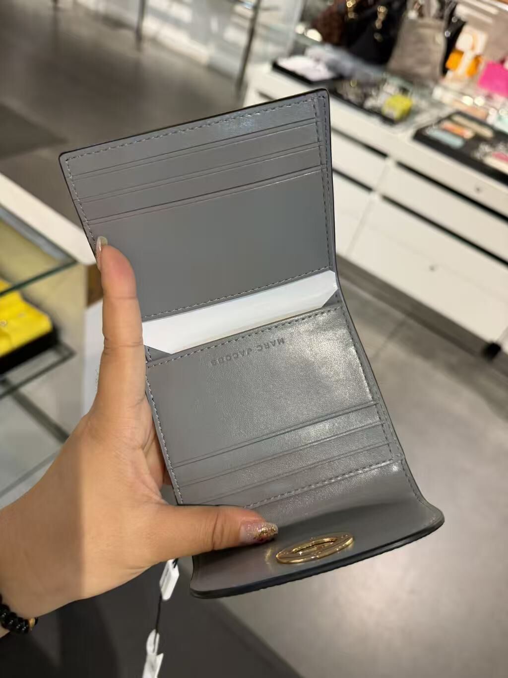 【直播】Marc Jacobs LX082780 旋轉扣三摺銀包