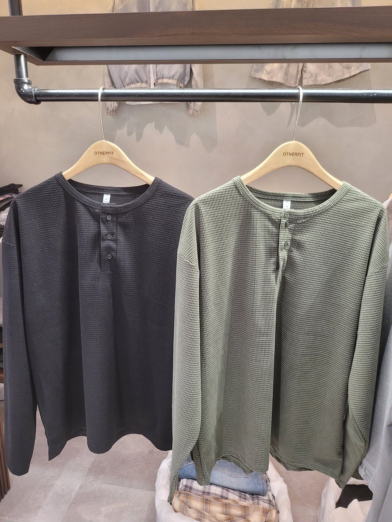 暗紋半扣鈕長袖衫 OTHERFIT-043T