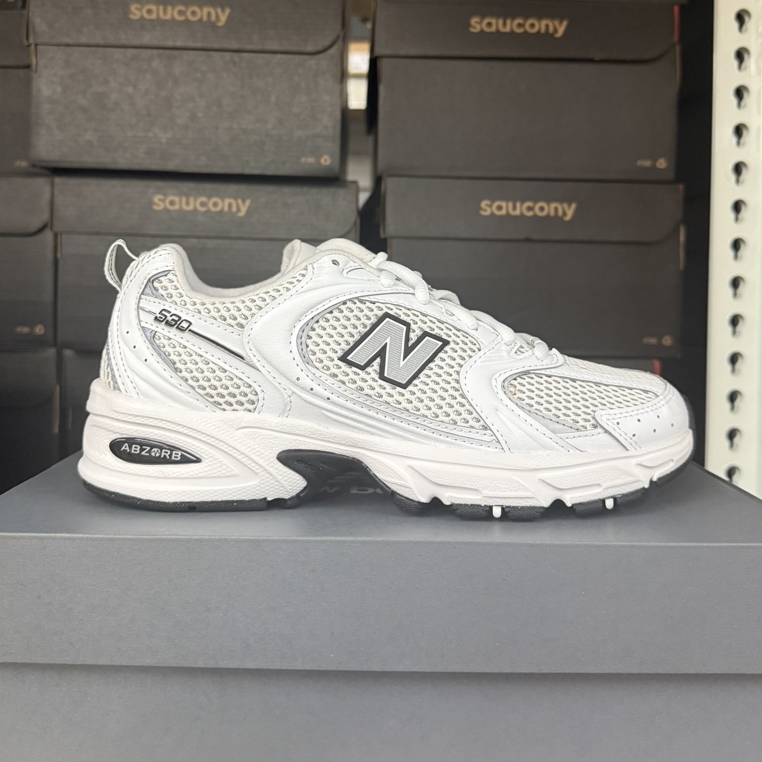 New Balance 530 灰白色