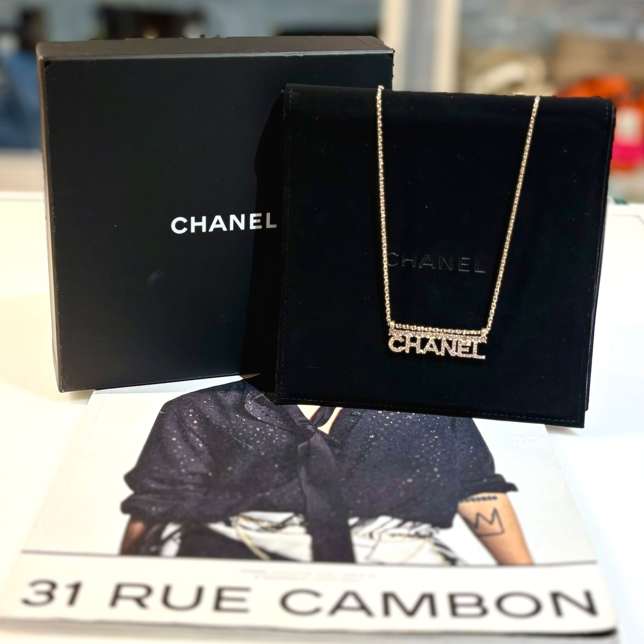 全新CHANEL頸鏈, AB8053, 水鑽金屬字母項鍊, 淡金色, #BRAND NEW #香榭站正品