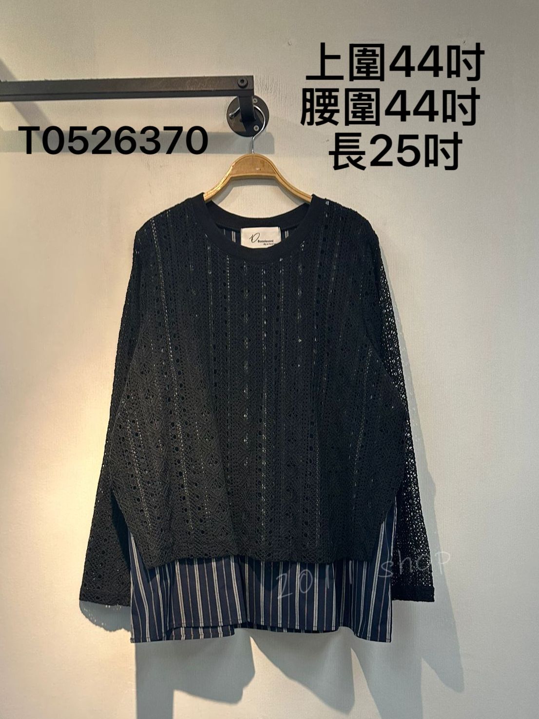 假兩件鏤空條紋TOP  上圍44吋 腰圍44吋  長25吋  T0526370