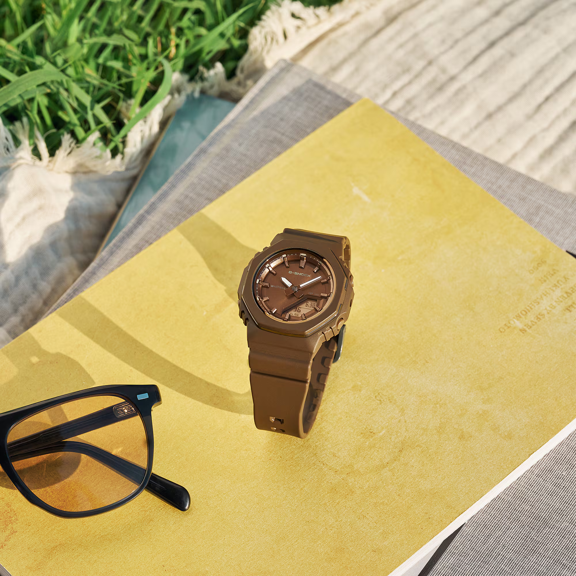 萬年鐘錶 - G-SHOCK  棕色時尚八角電子錶 GMA-P2110B-5 錶徑 : 40.5mm