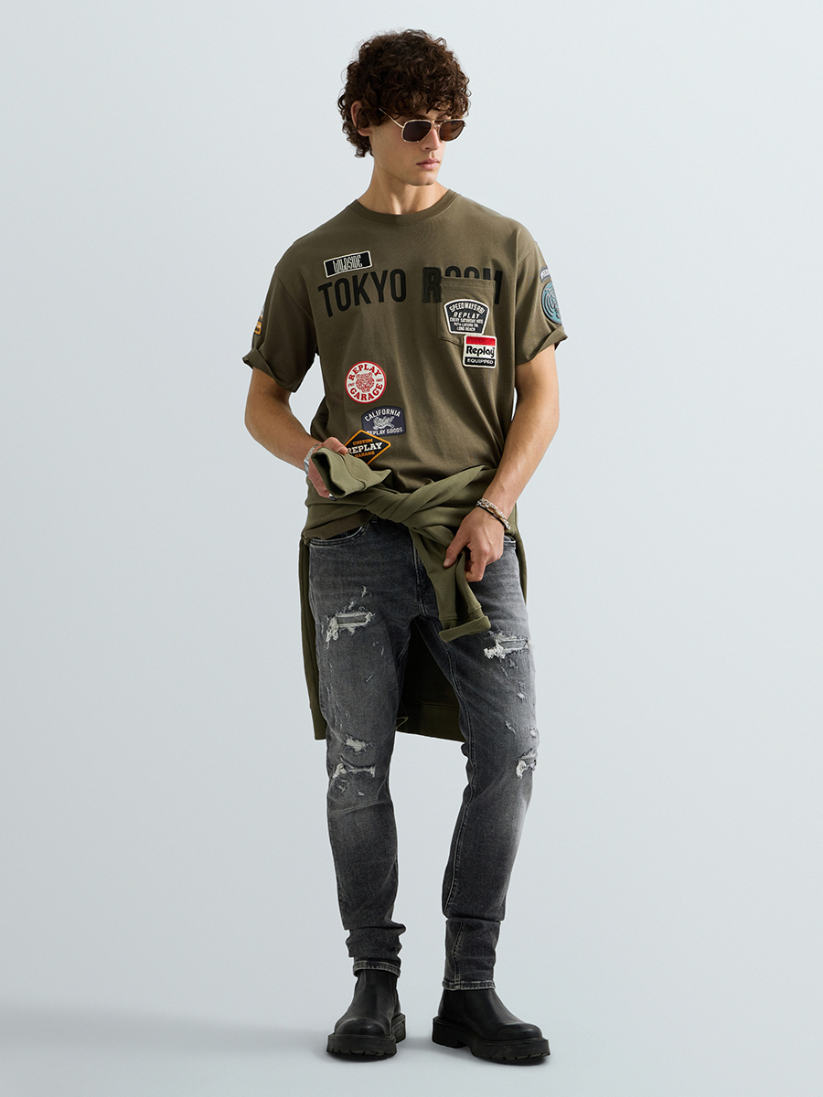 軍綠色刺繡徽章寬鬆純棉 T-shirt