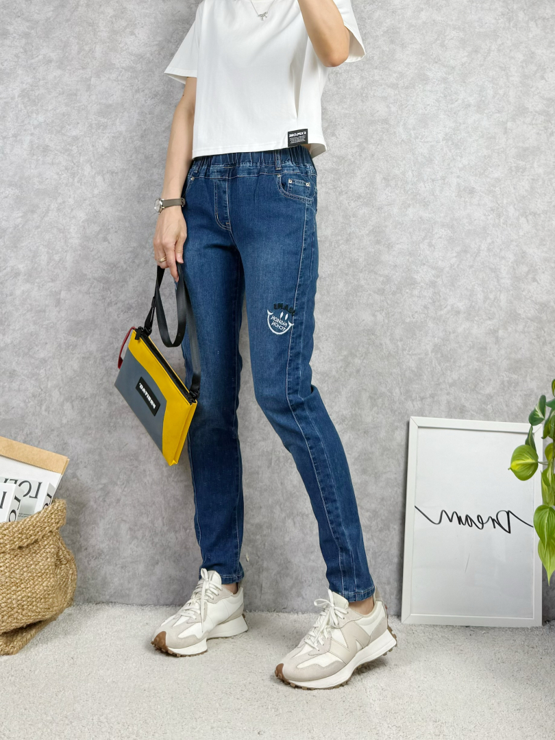 舒服一點、腿看起來順一點★微笑刺繡窄腳褲