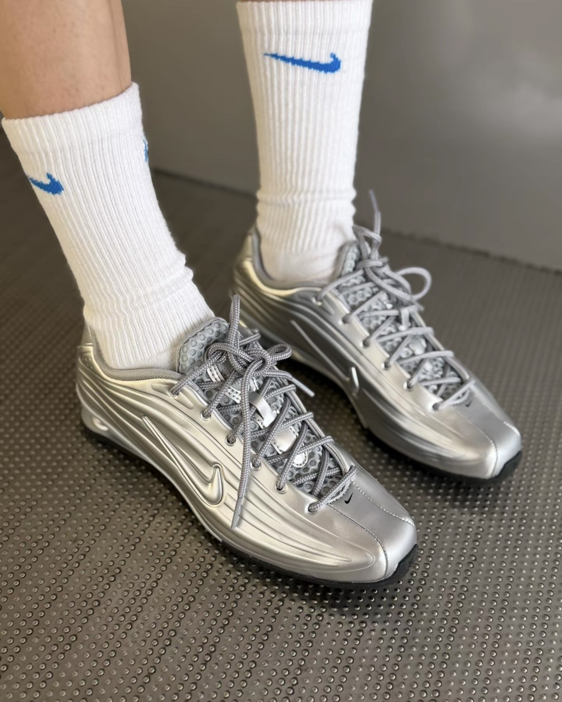 【預購】NIKE W SHOX Z 彈簧鞋 銀色 IO7843002