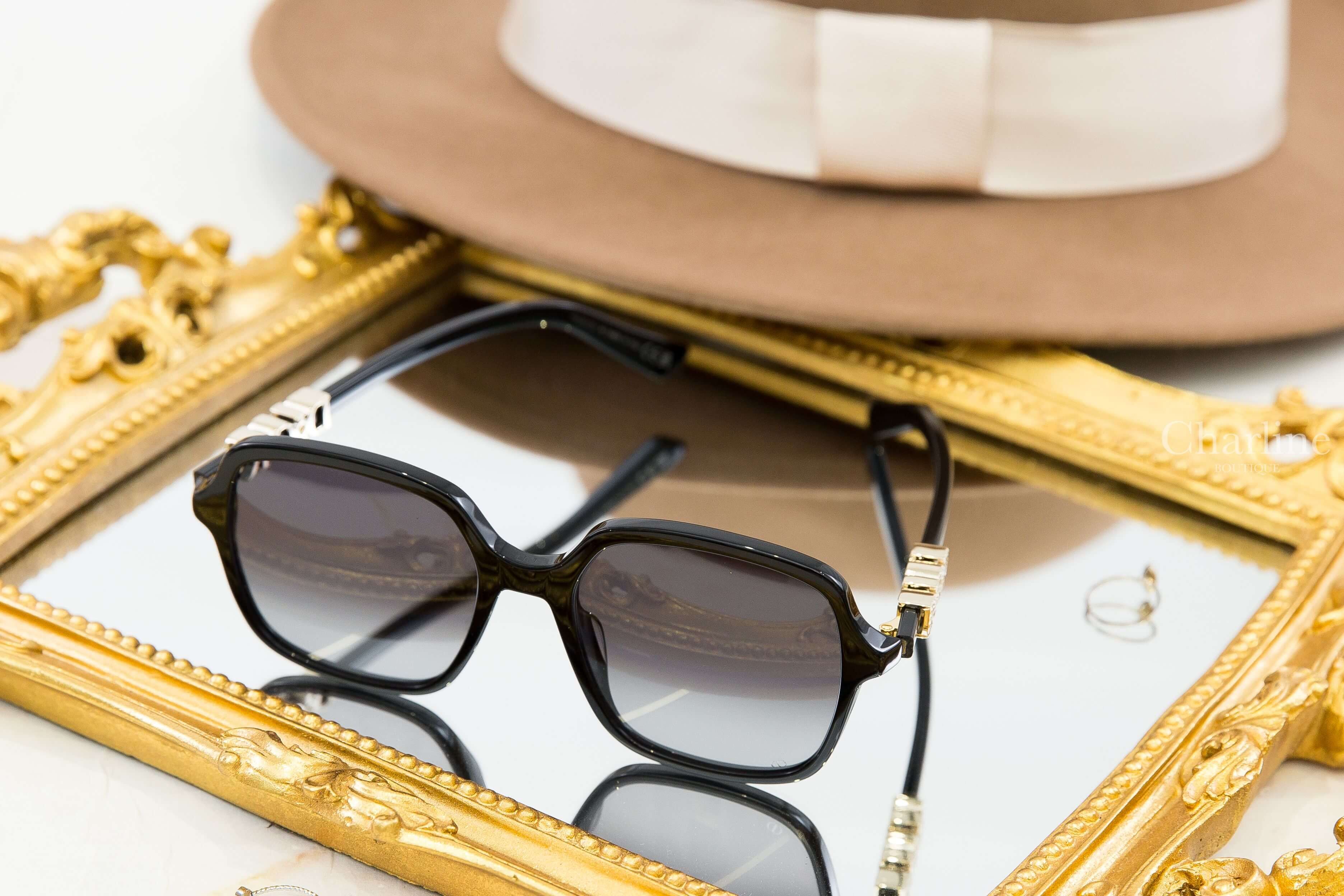 Dior DiorTreasure S1F 黑色方框灰色漸變鏡片側邊金色水鑽字母太陽眼鏡-Charline Boutique 精品代購