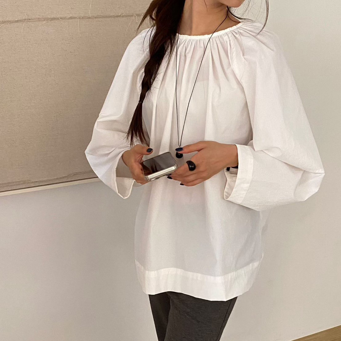 鬆緊圓領後綁帶造型澎澎感上衣 / 2色