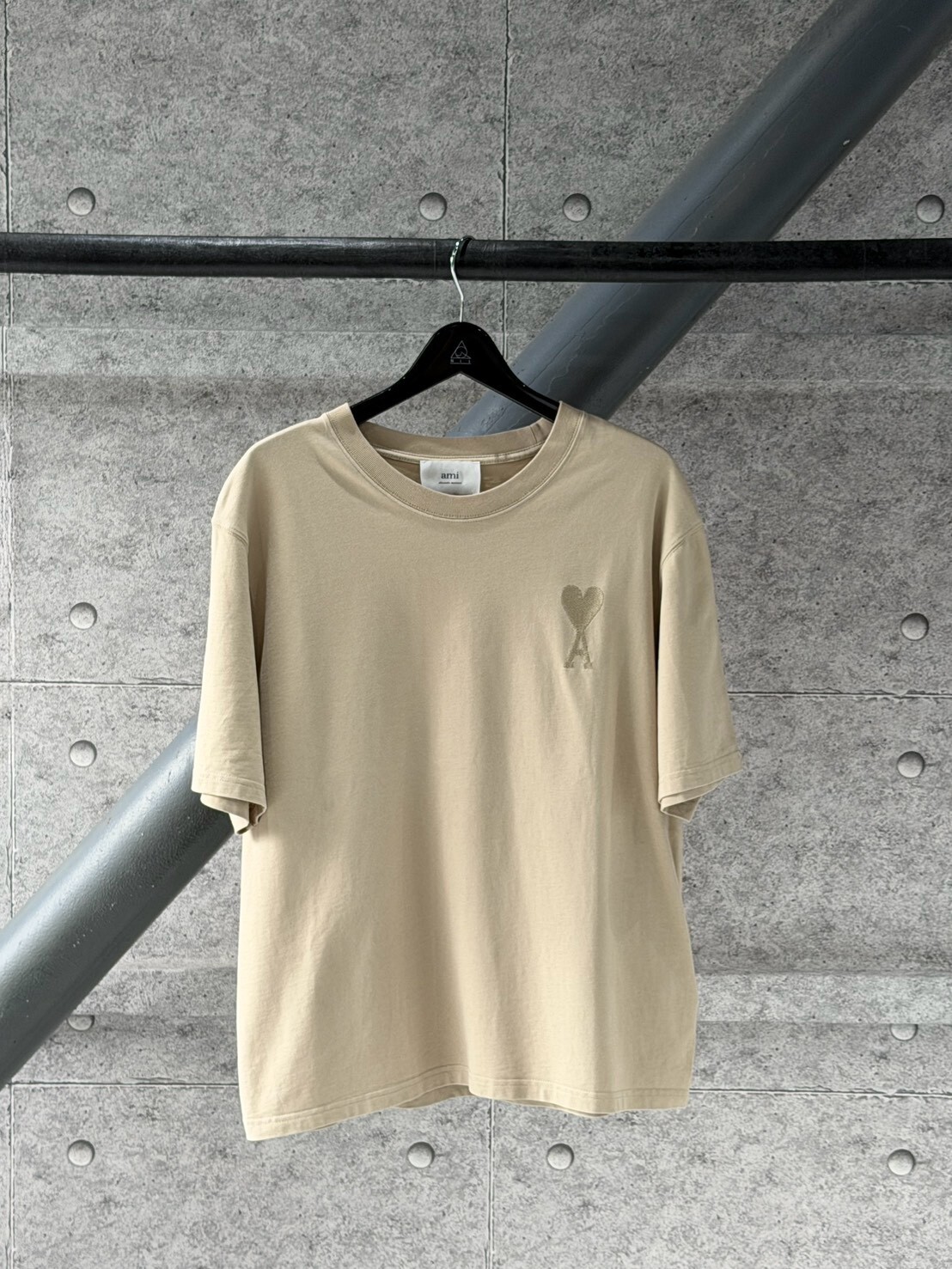 AMI PARIS 奶茶 刺繡大Logo 短袖T