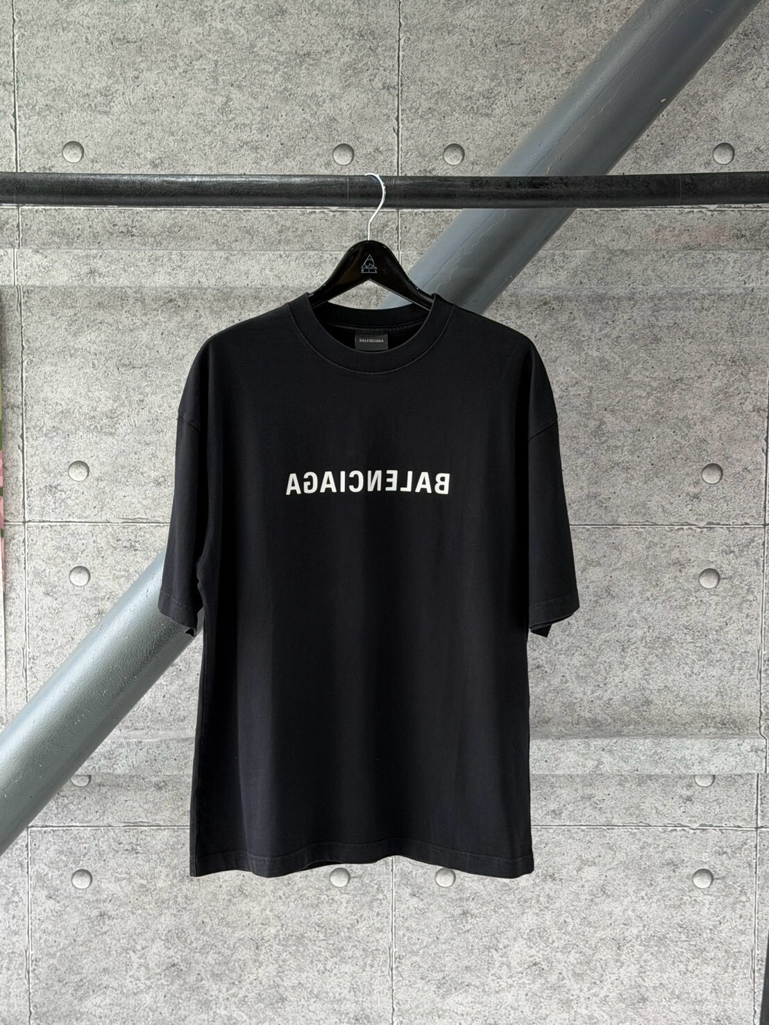 Balenciaga 鏡面白黑文字Logo 短袖T