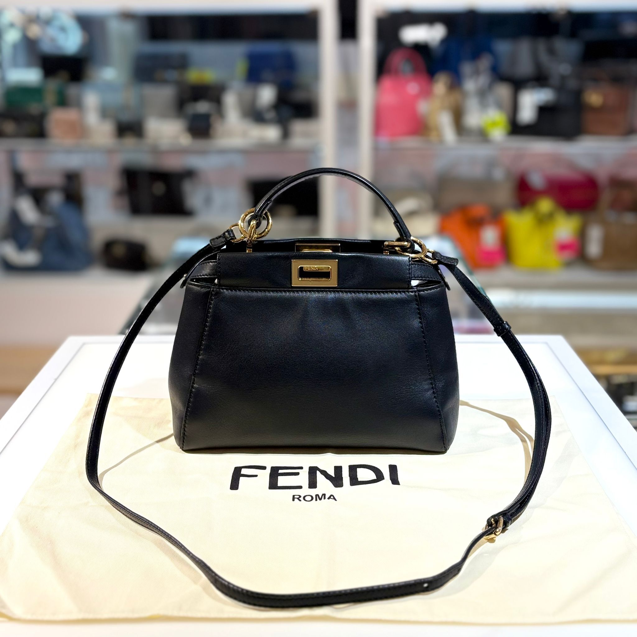 95%NEW二手FENDI Peekaboo Mini 黑色羊皮金扣 #香榭站正品