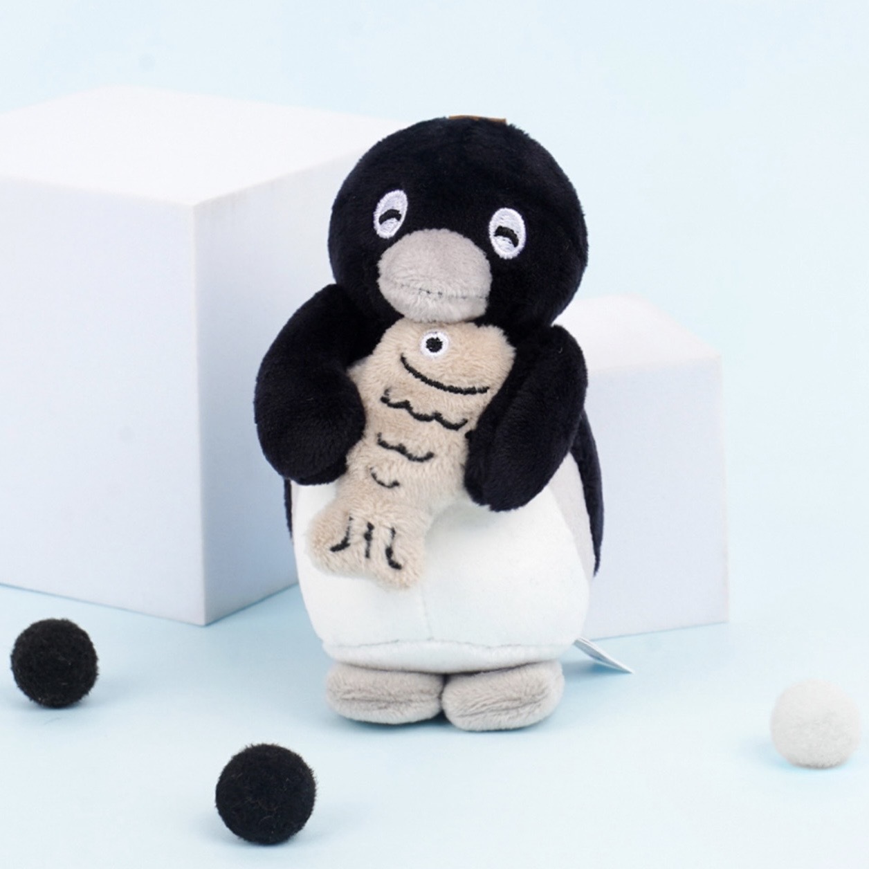 企鵝家族 黑白PINGU 企鵝 拿小魚 扣環吊飾