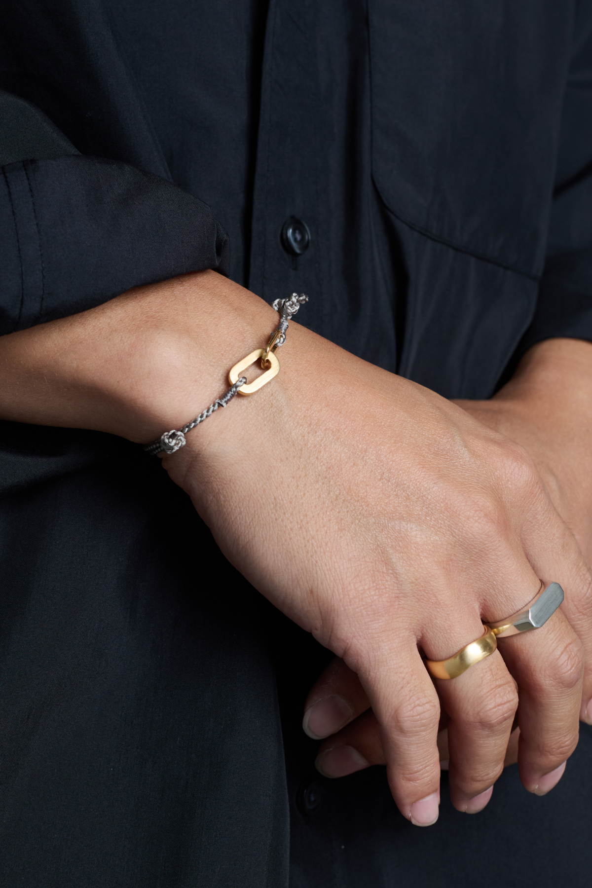 XOLO JEWELRY CONNECT WITH HAIR LINE LINK SILK CODE BRACELET-GOLD