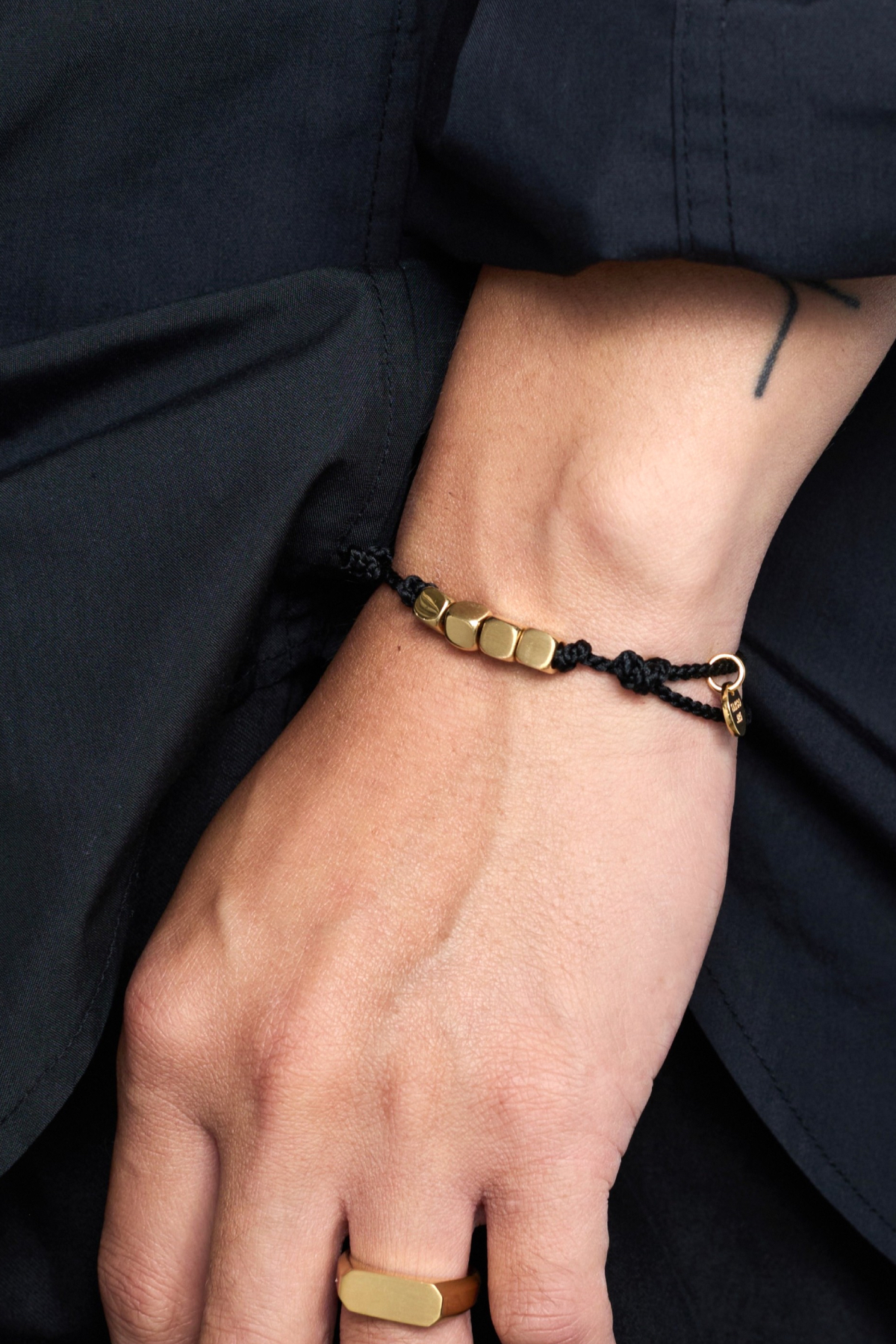 XOLO JEWELRY CUBE WITH HAIR LINE LINK SILK CODE BRACELET-GOLD
