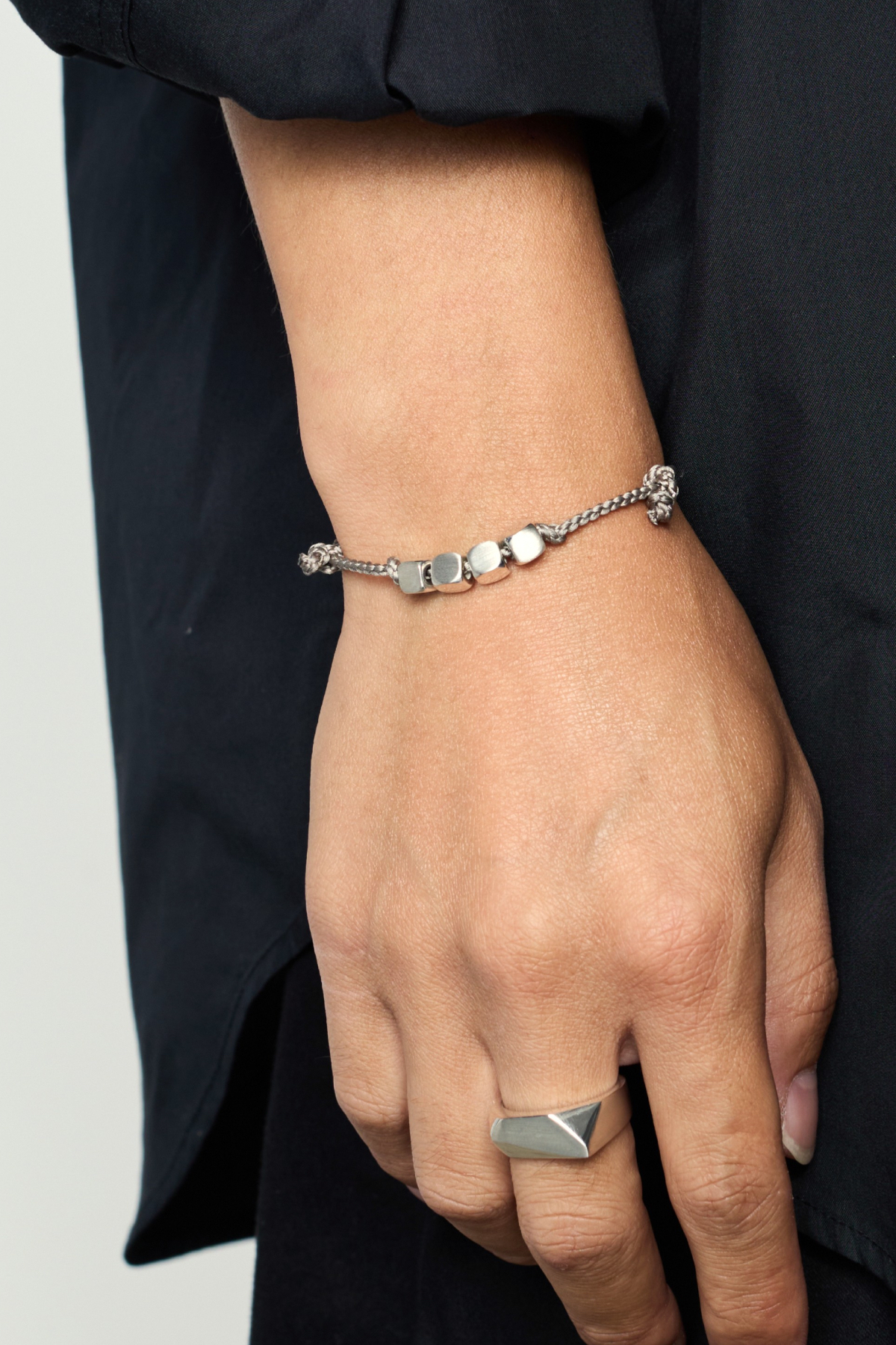 XOLO JEWELRY CUBE WITH HAIR LINE LINK SILK CODE BRACELET-SILVER
